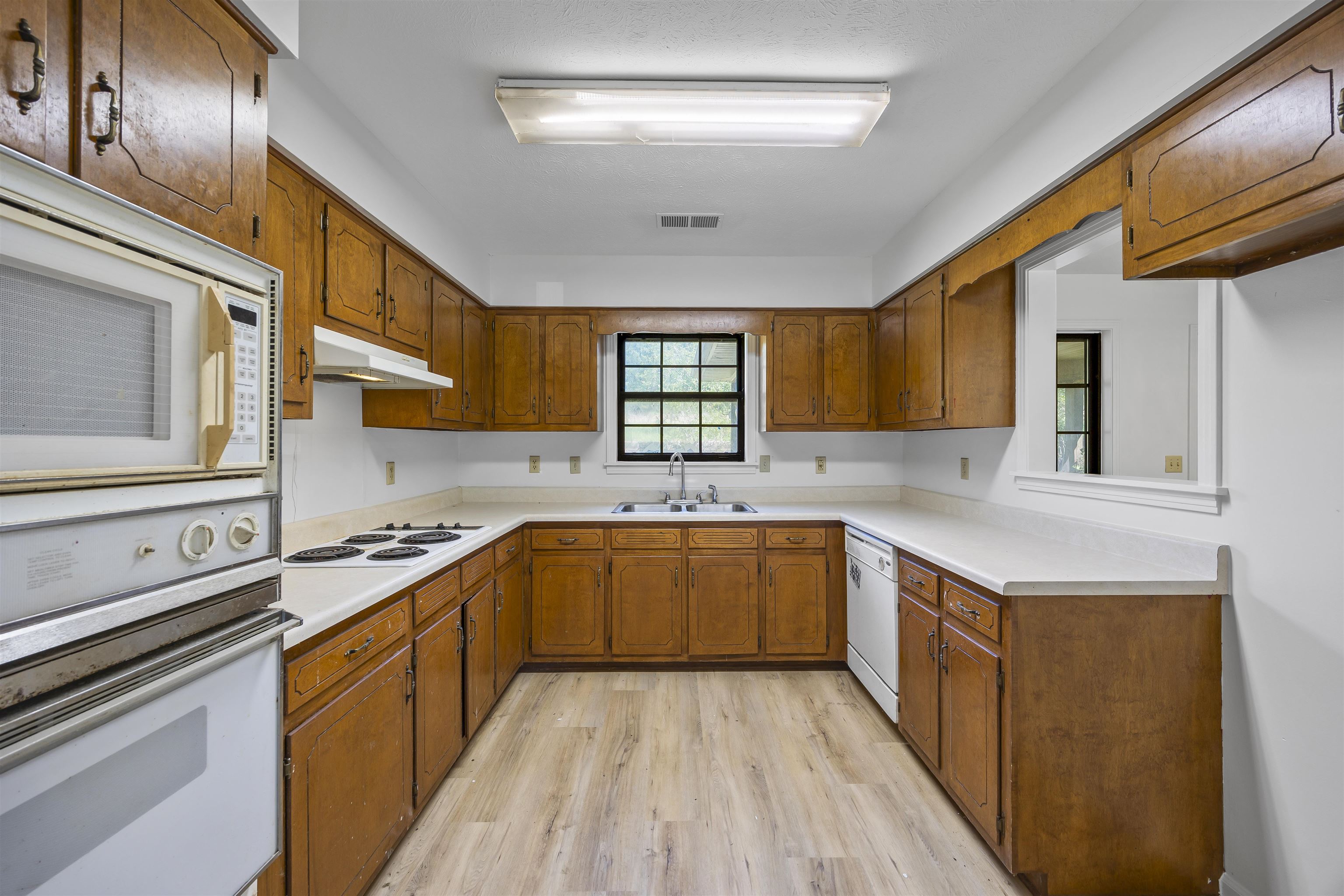 290 FAIRWAY DR