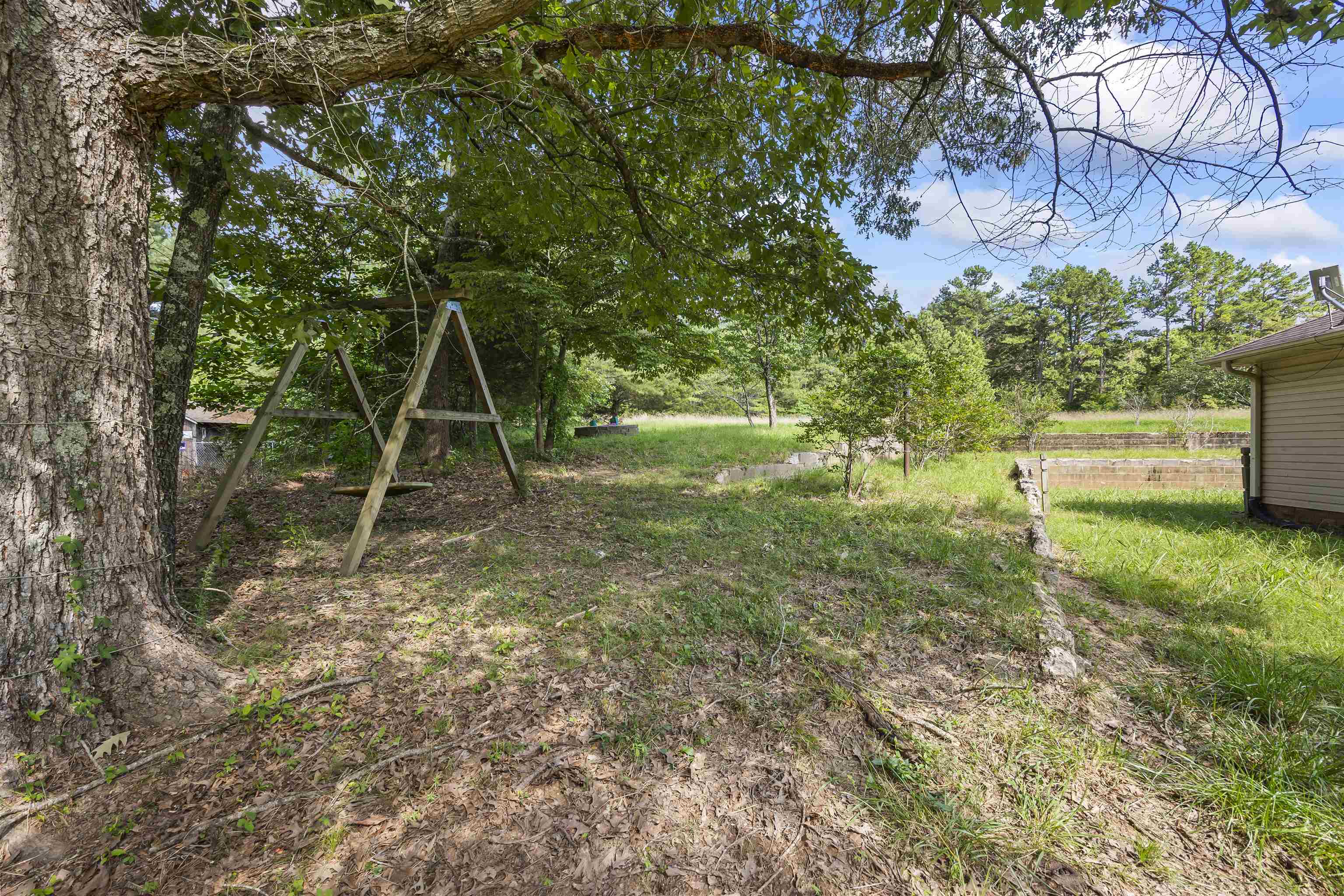290 FAIRWAY DR