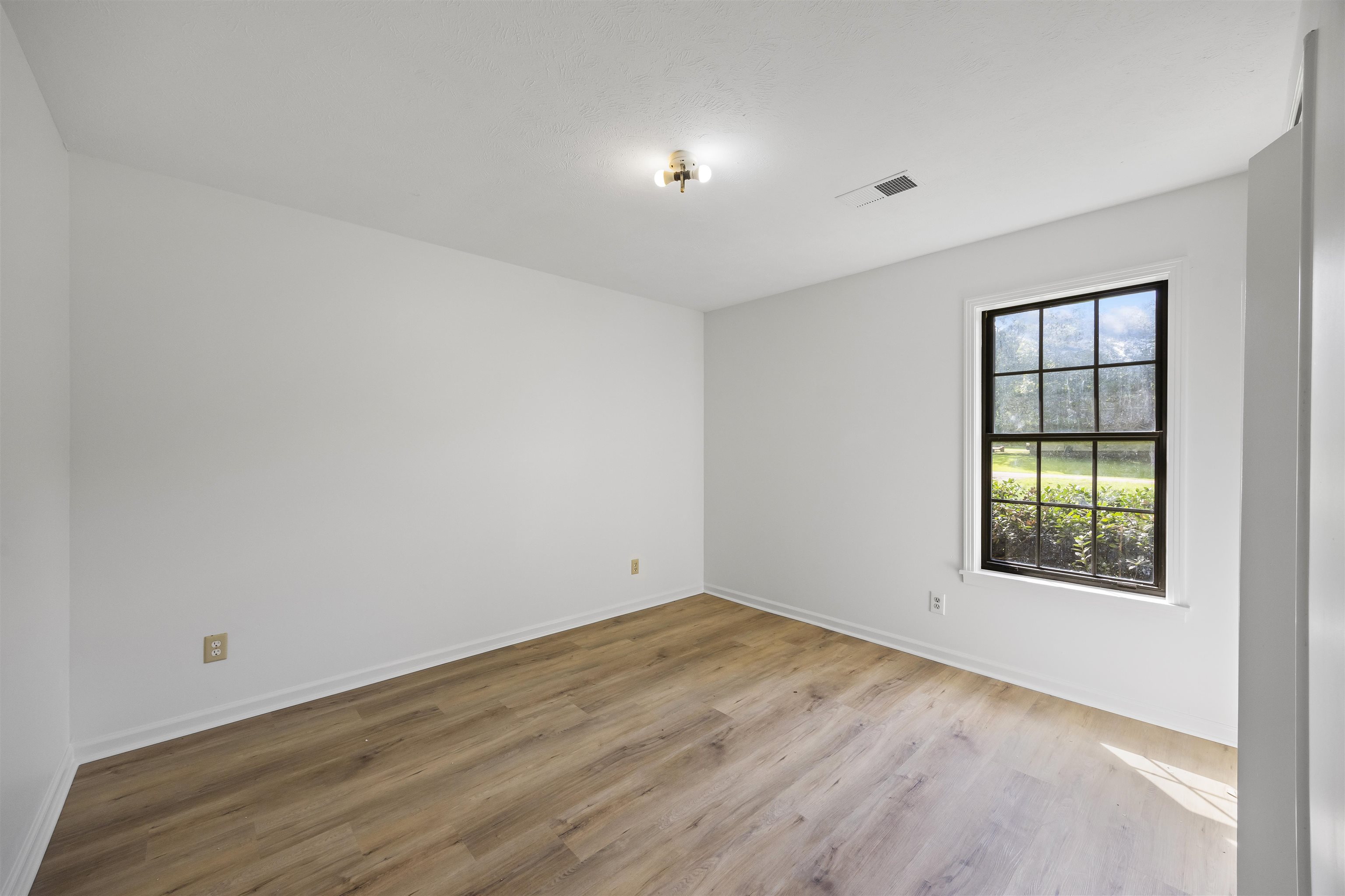 290 FAIRWAY DR