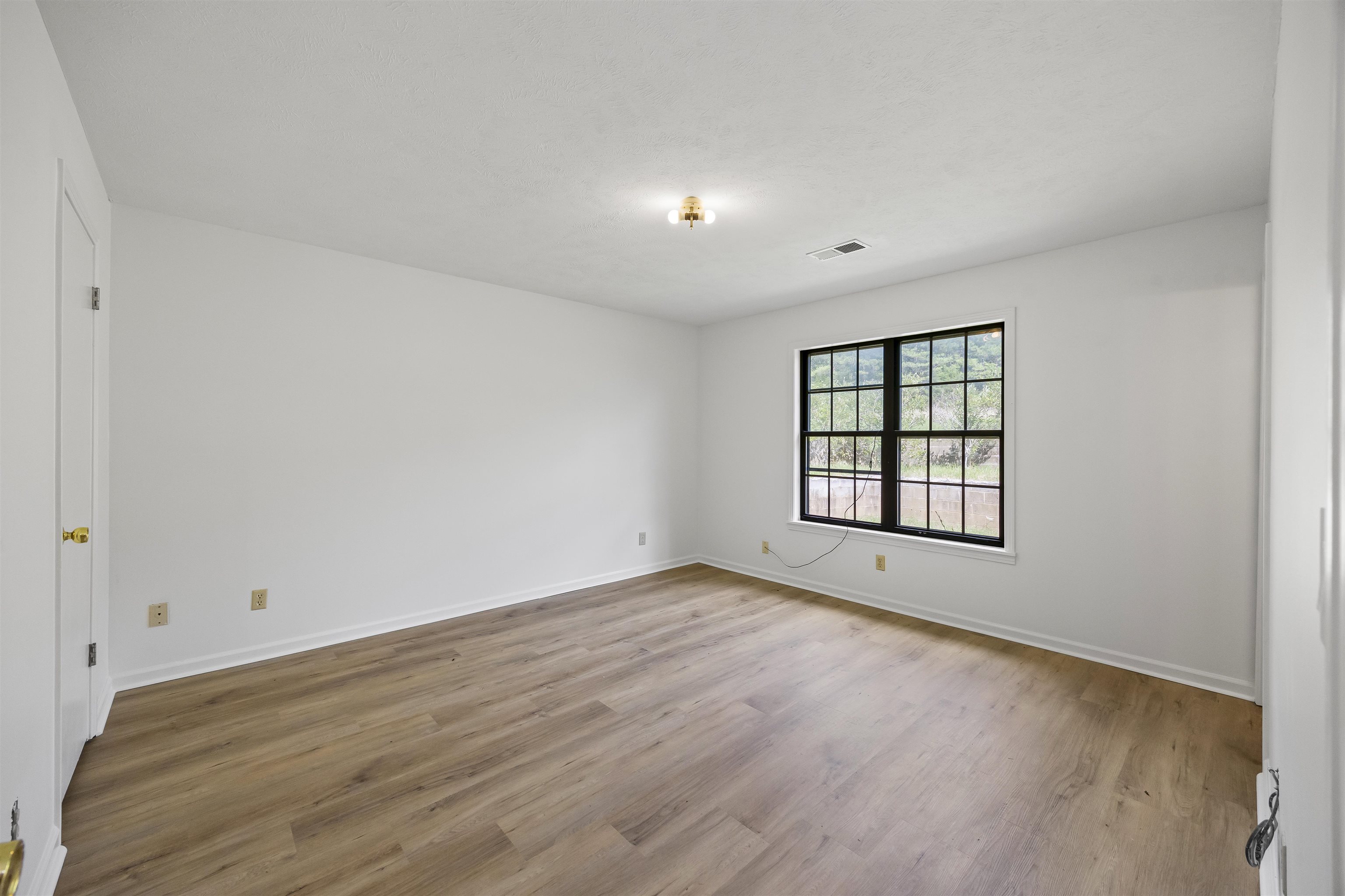 290 FAIRWAY DR