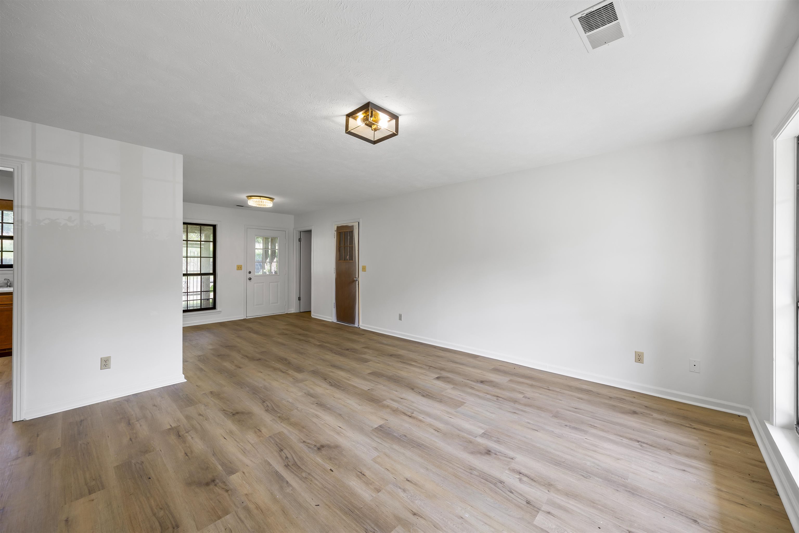 290 FAIRWAY DR