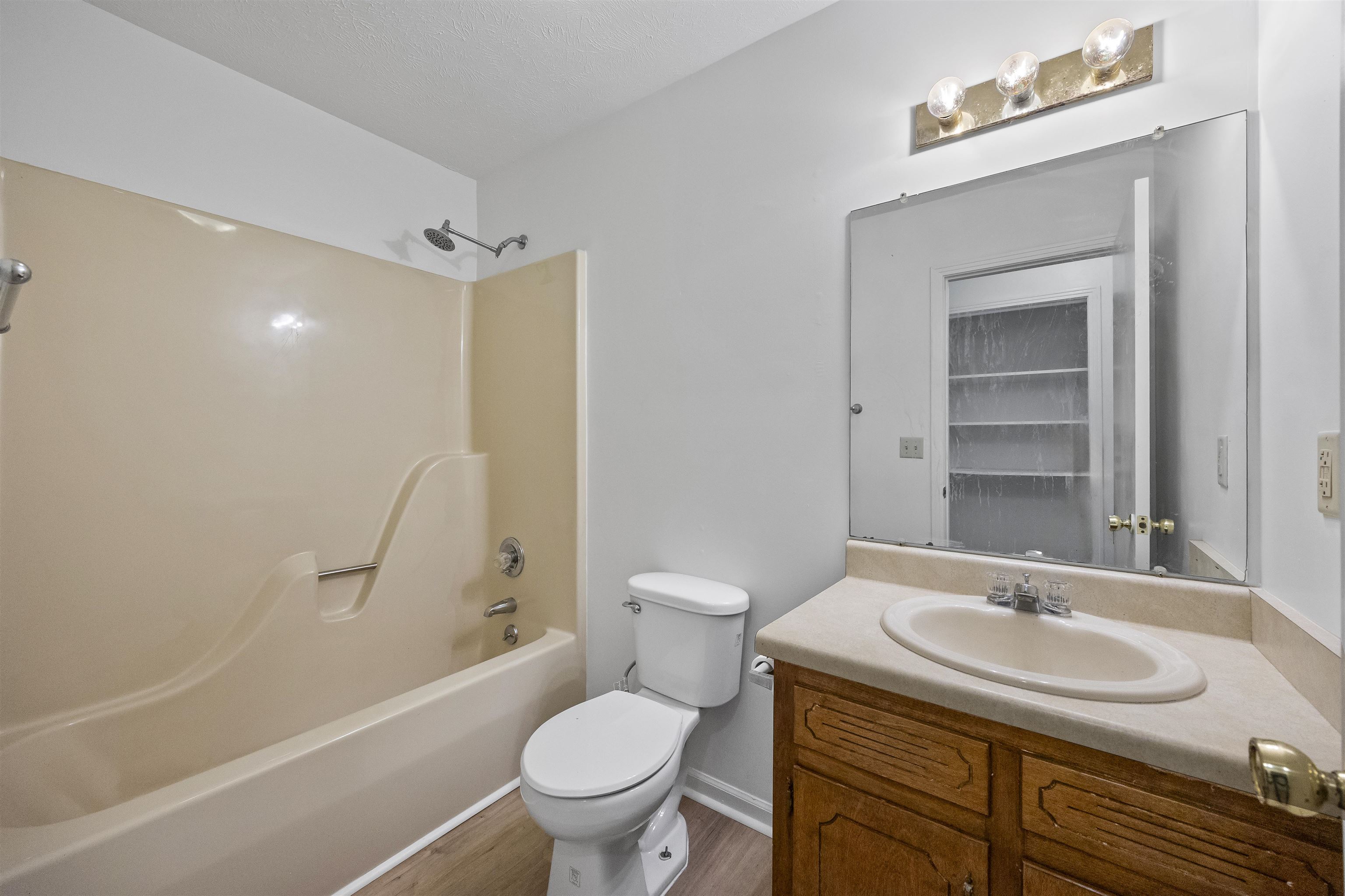 290 FAIRWAY DR