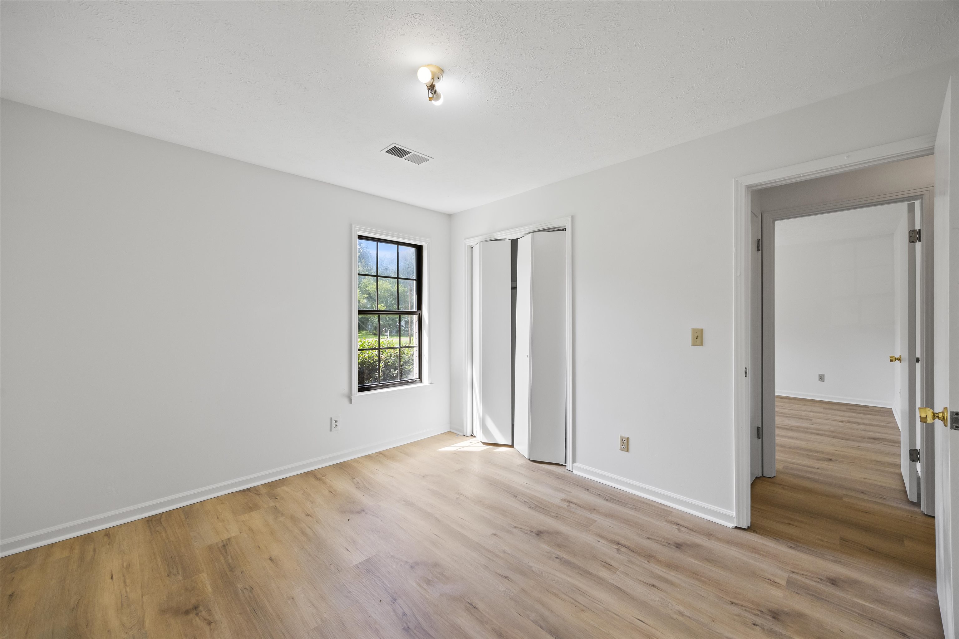 290 FAIRWAY DR