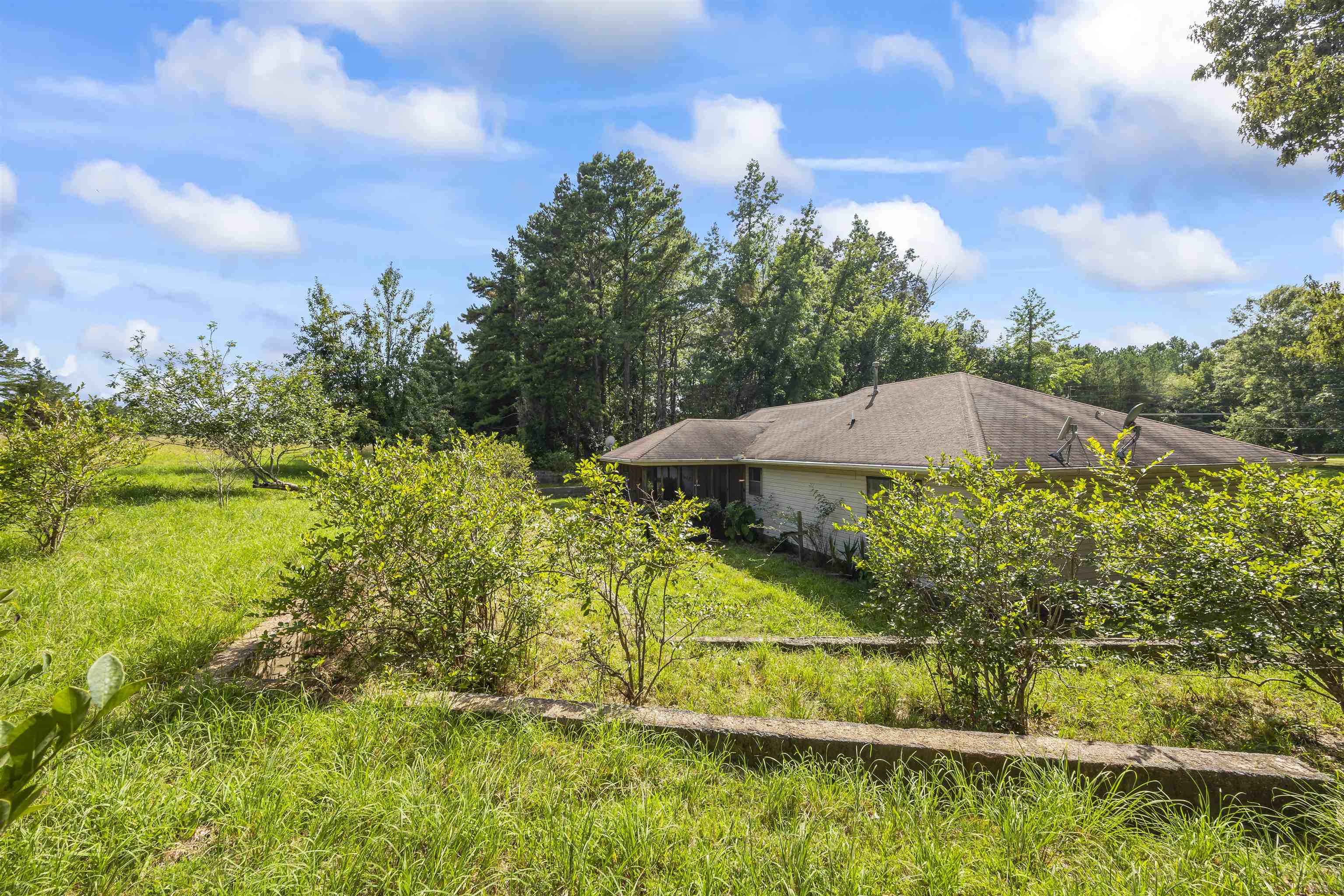290 FAIRWAY DR