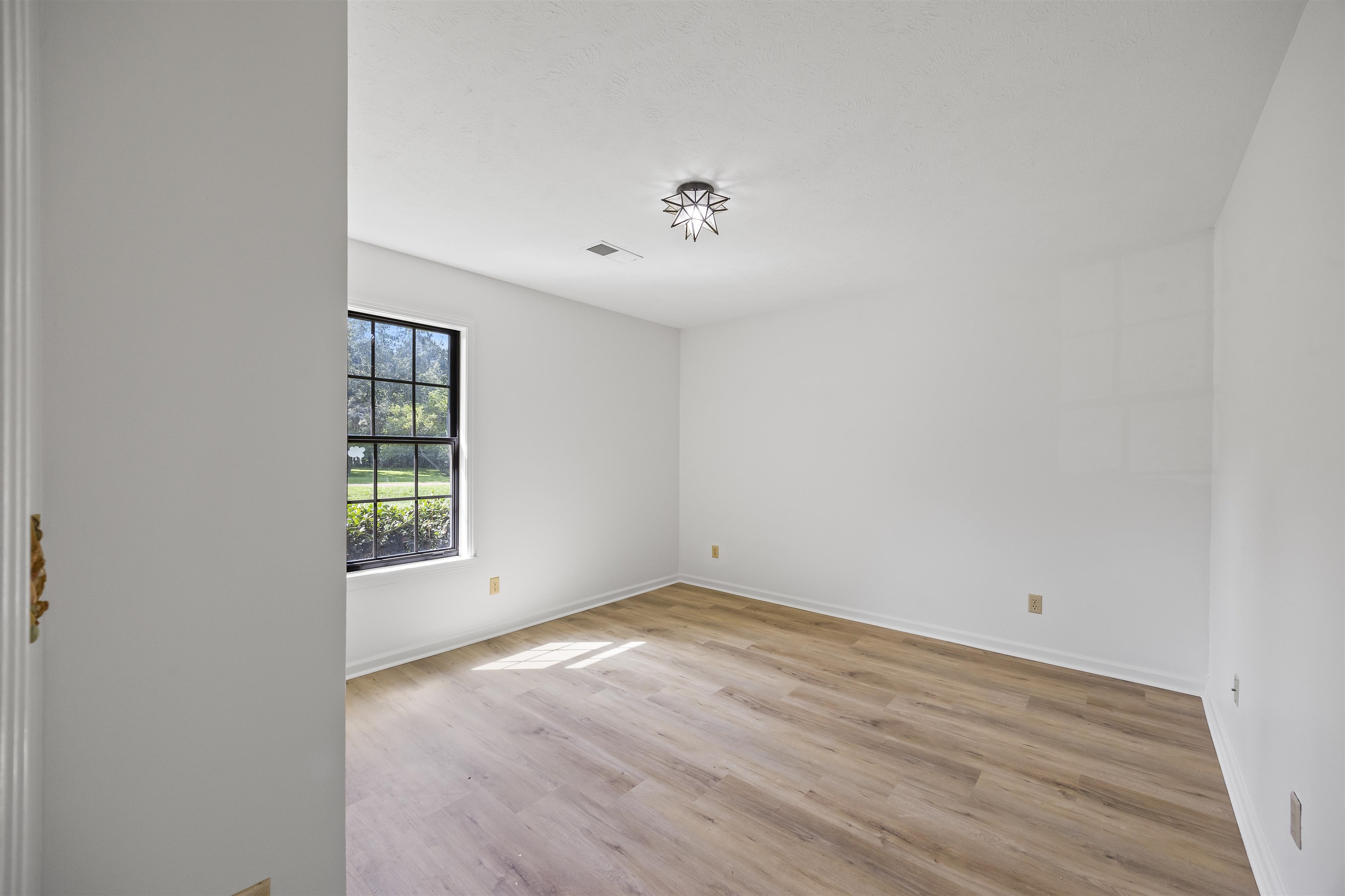 290 FAIRWAY DR