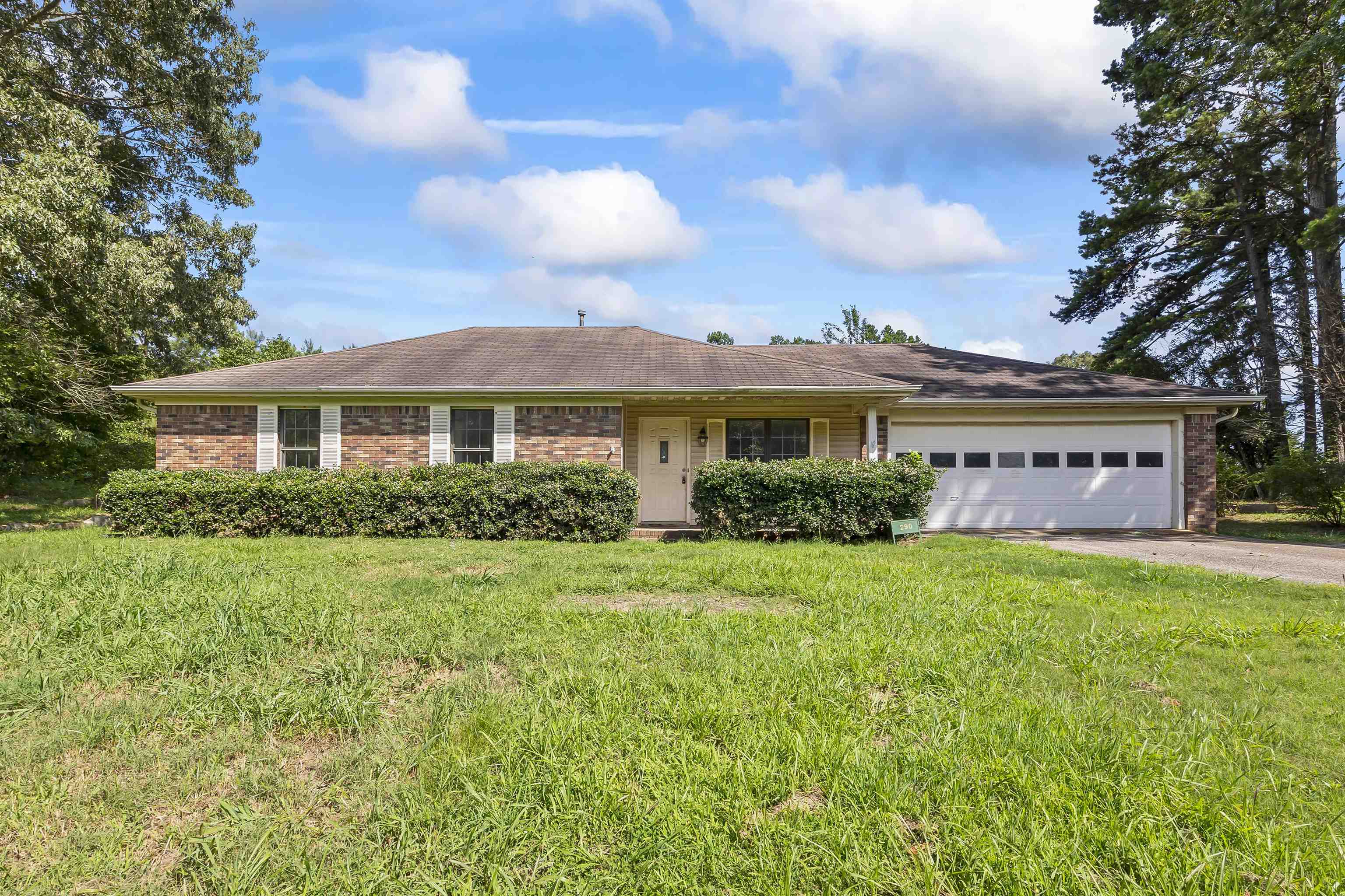 290 FAIRWAY DR