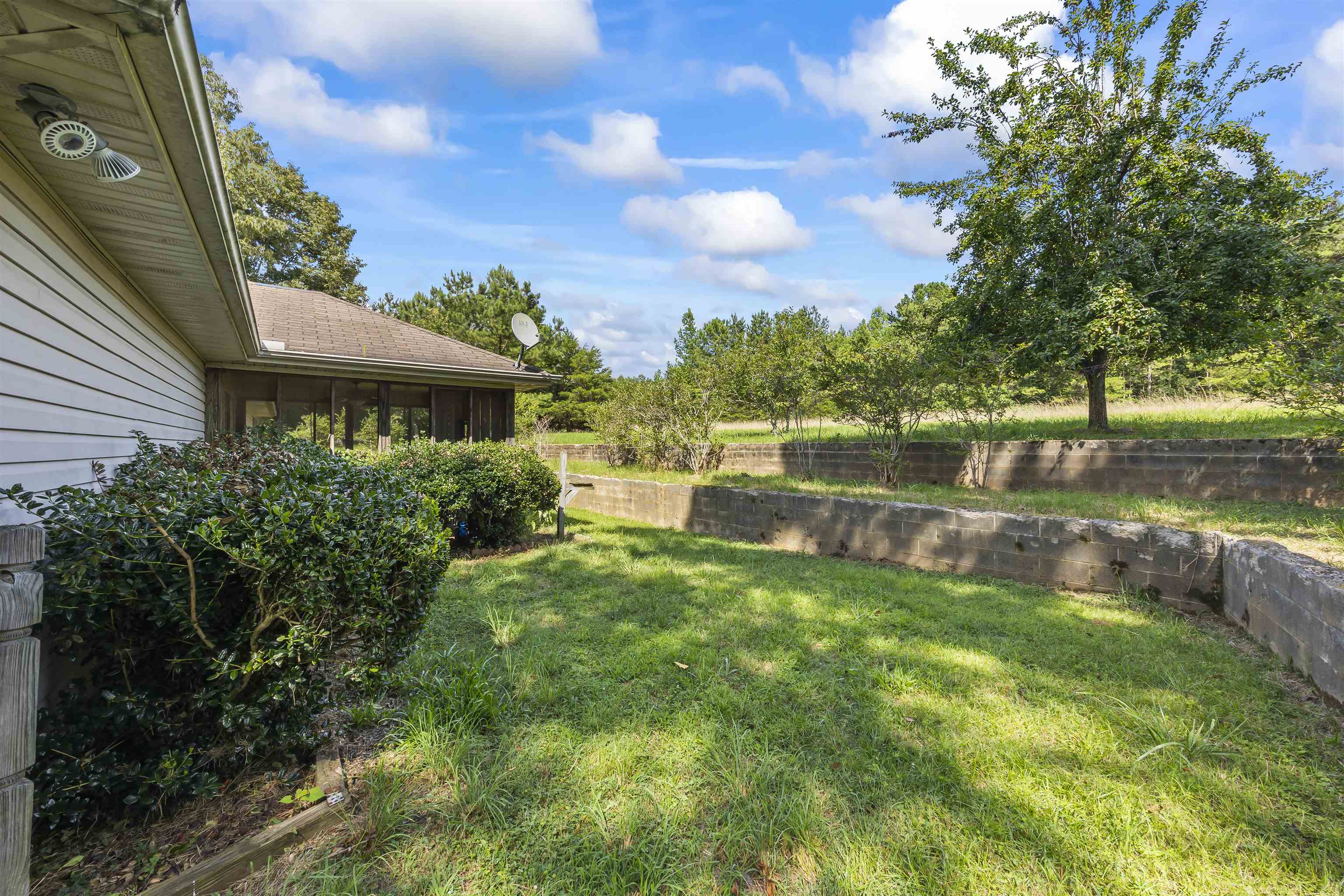 290 FAIRWAY DR