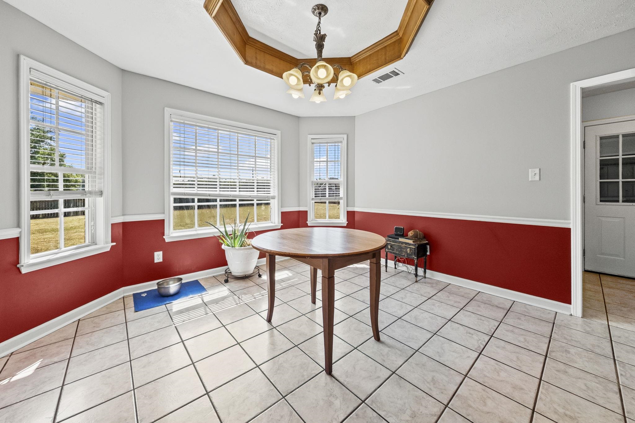 512 KEARNS CIR