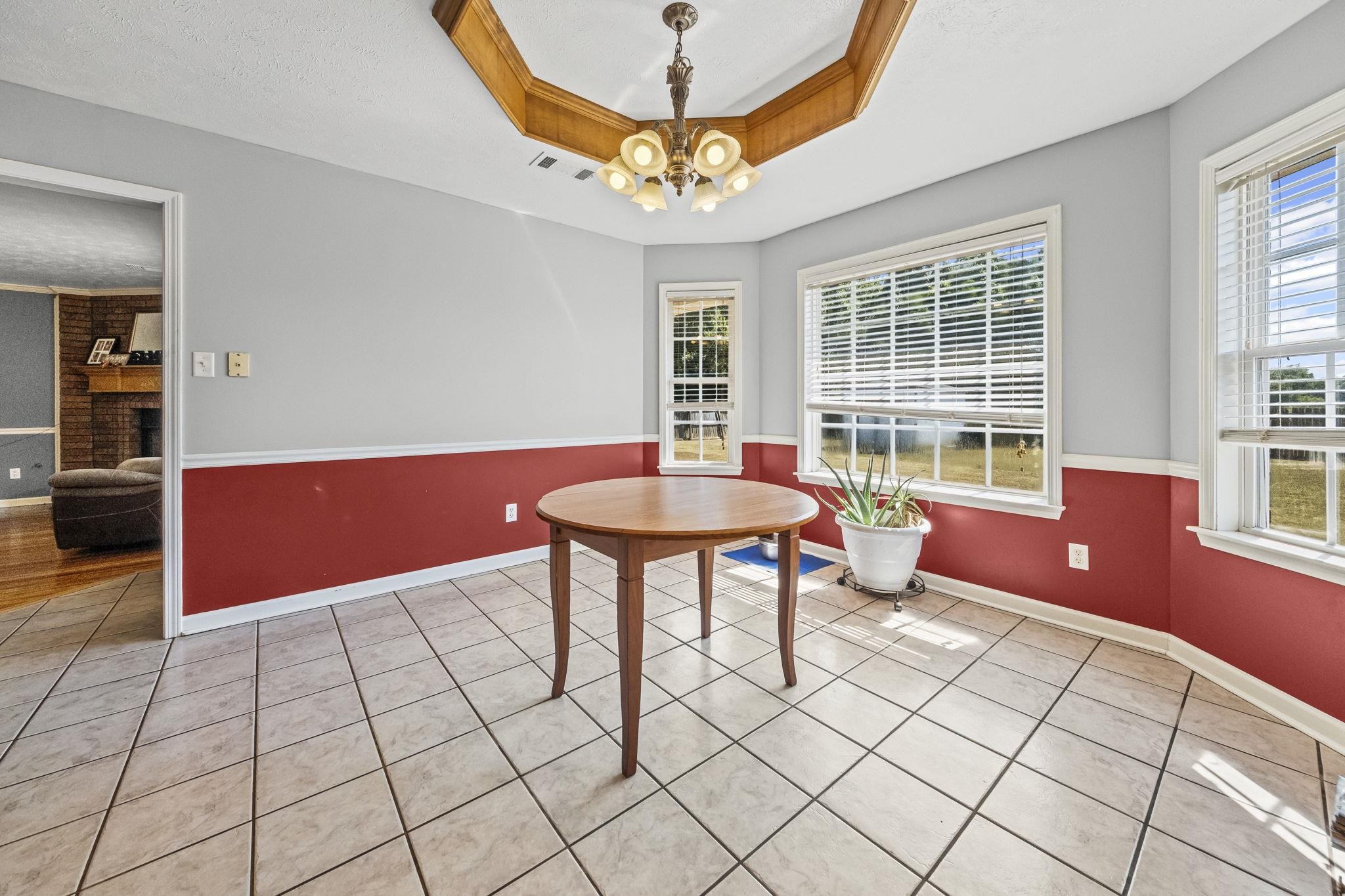 512 KEARNS CIR