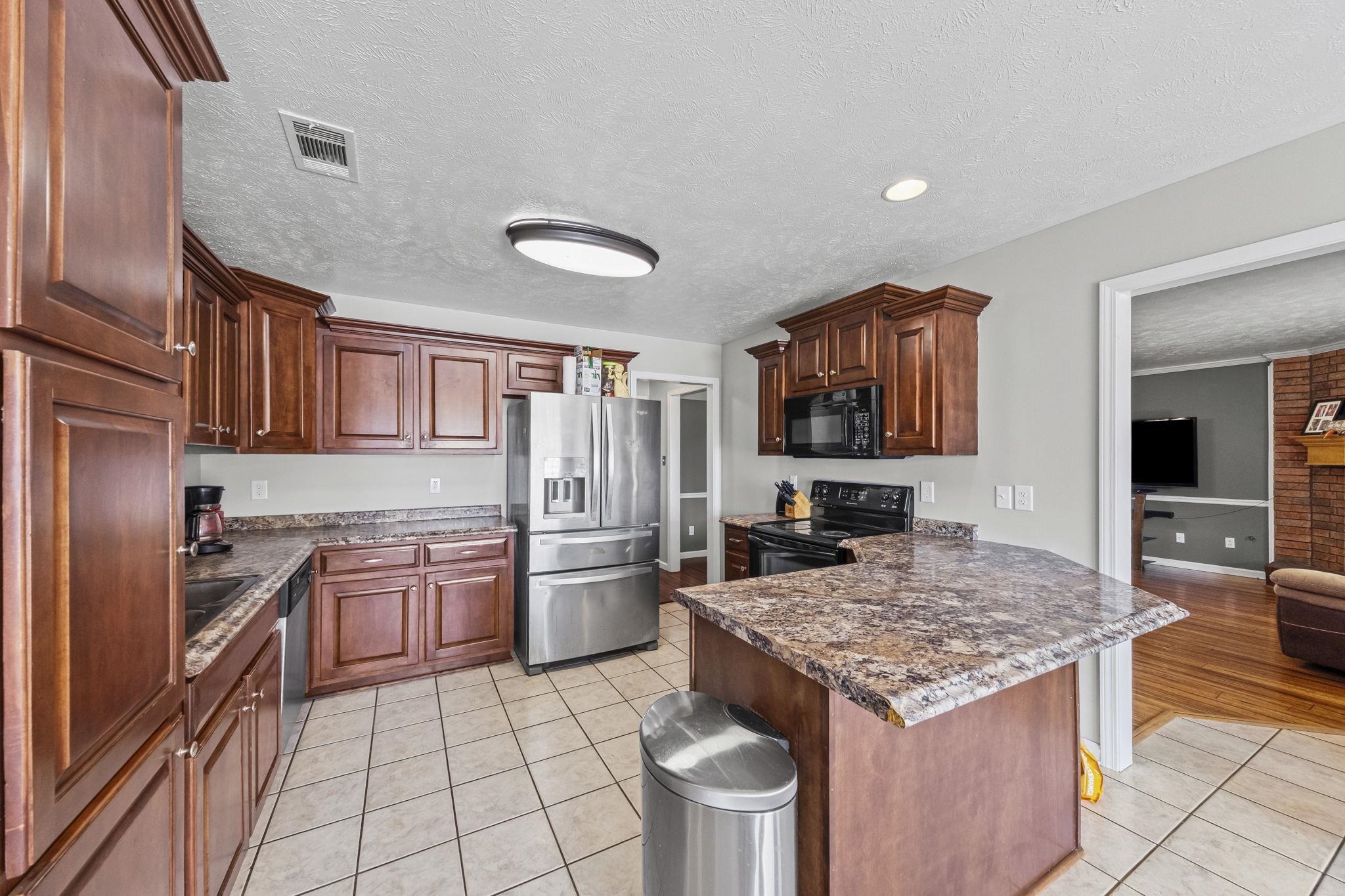 512 KEARNS CIR