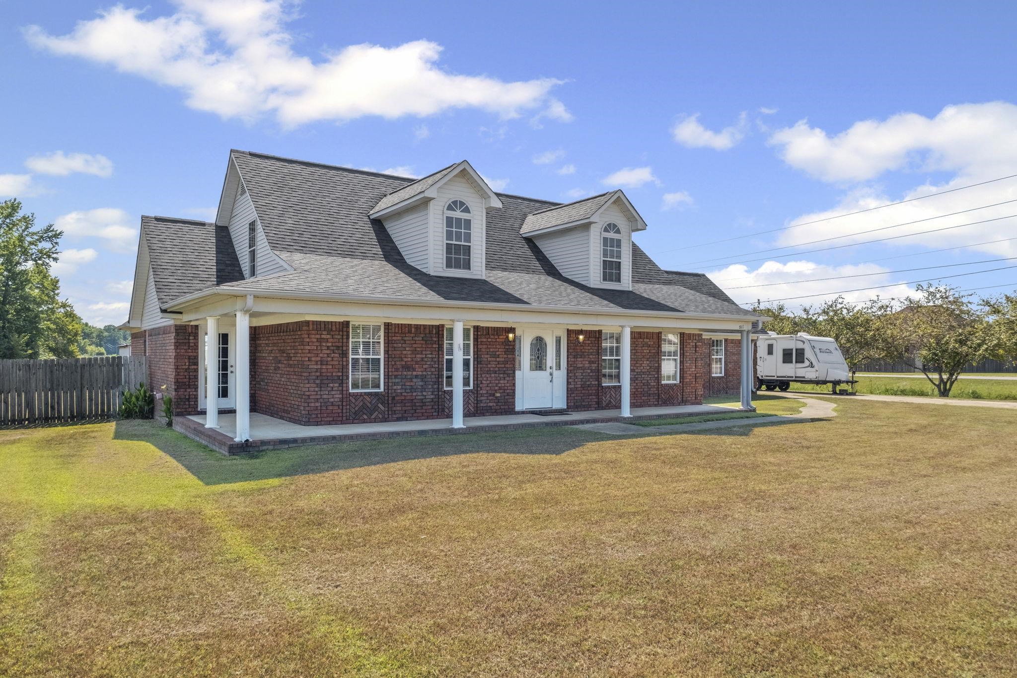 512 KEARNS CIR