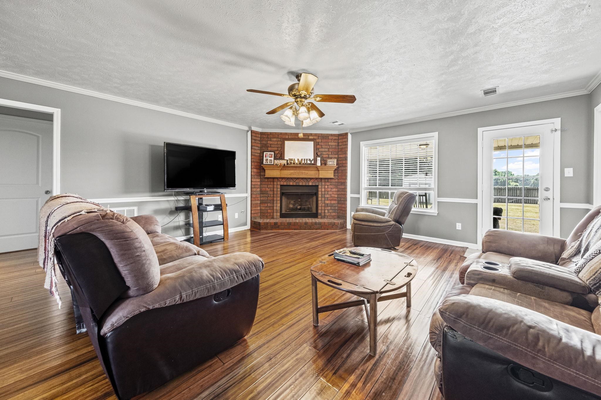 512 KEARNS CIR