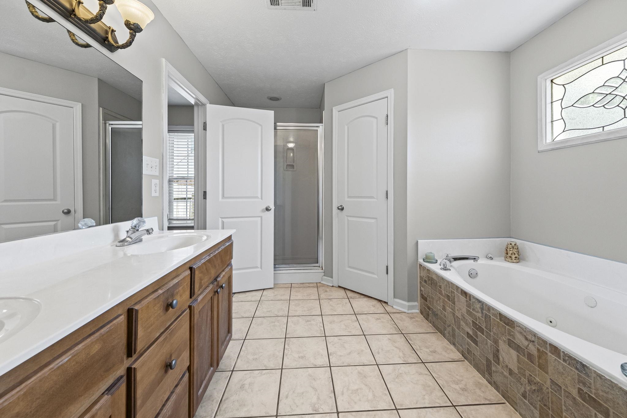 512 KEARNS CIR