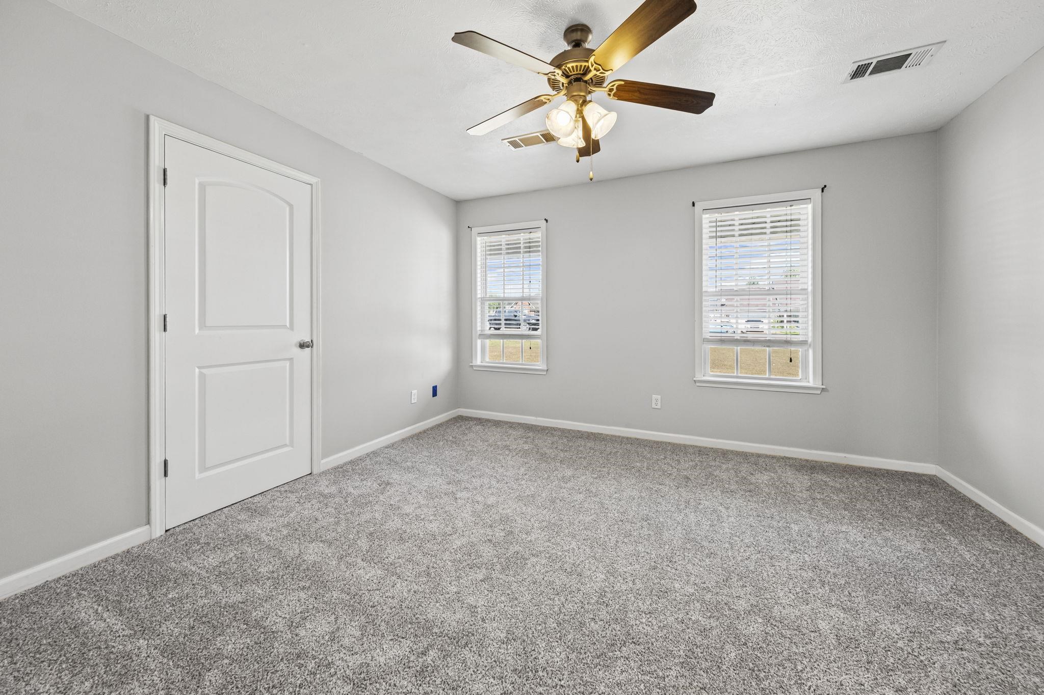 512 KEARNS CIR