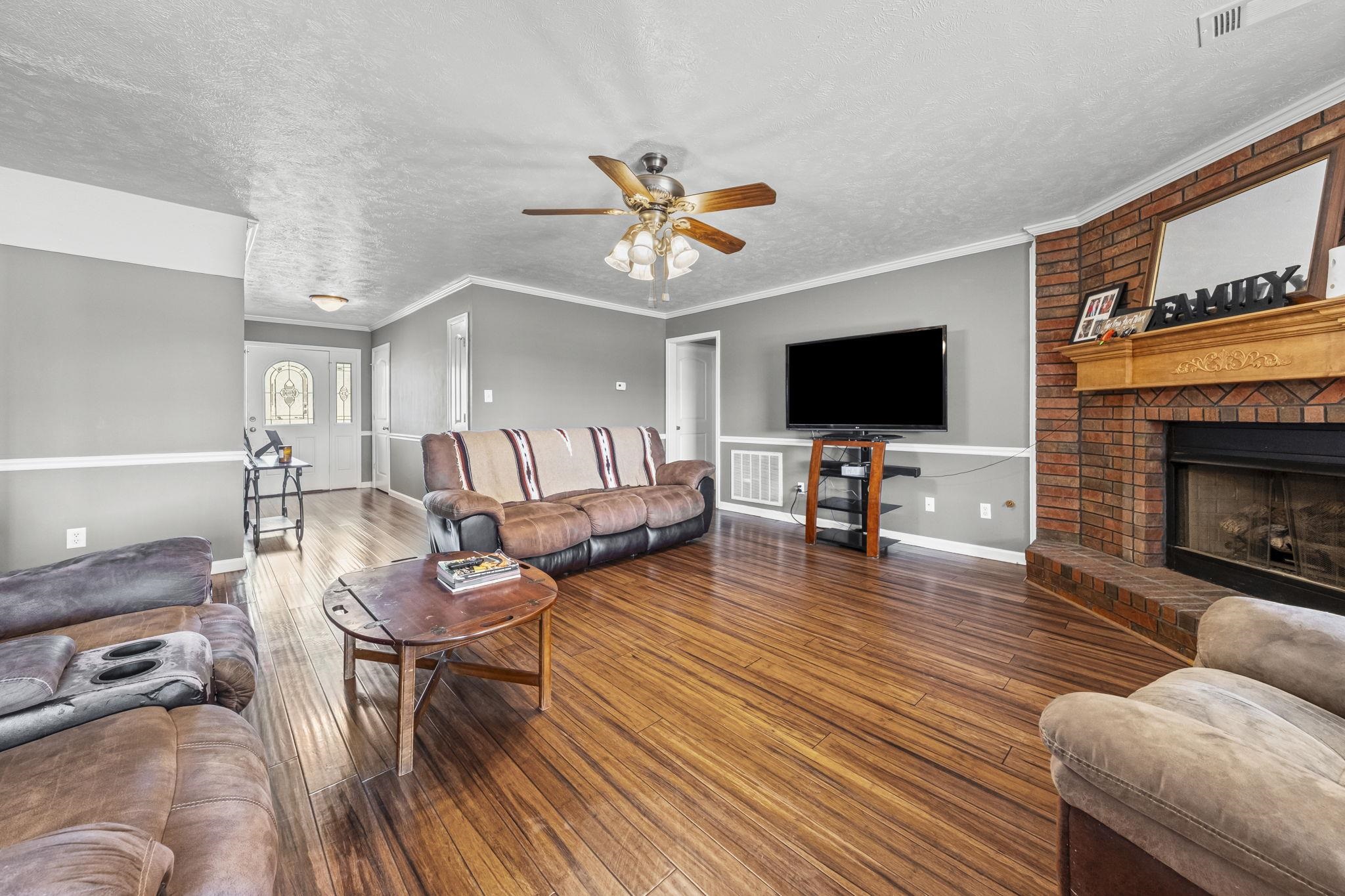 512 KEARNS CIR