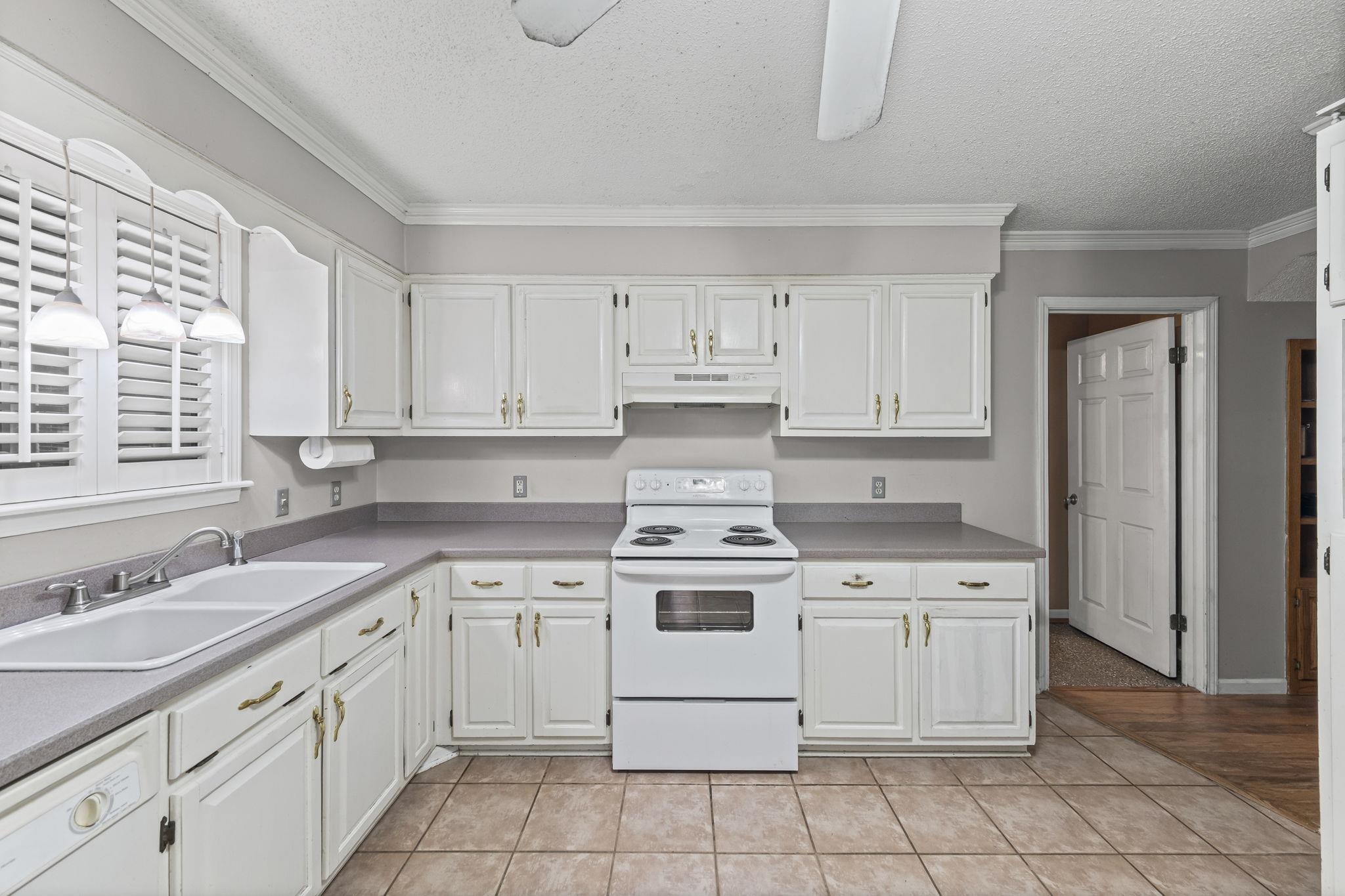 143 ASHLEY LN