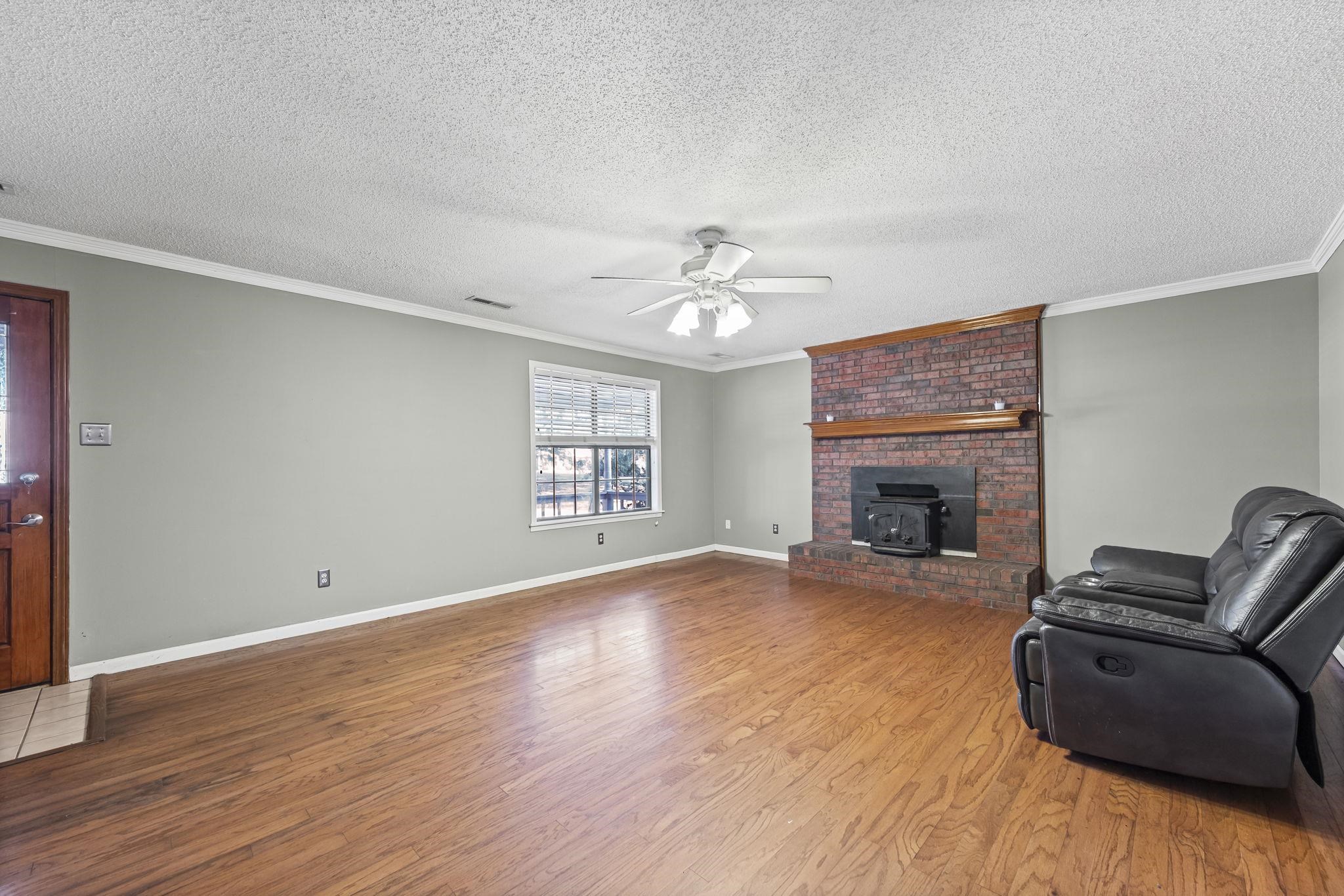 143 ASHLEY LN