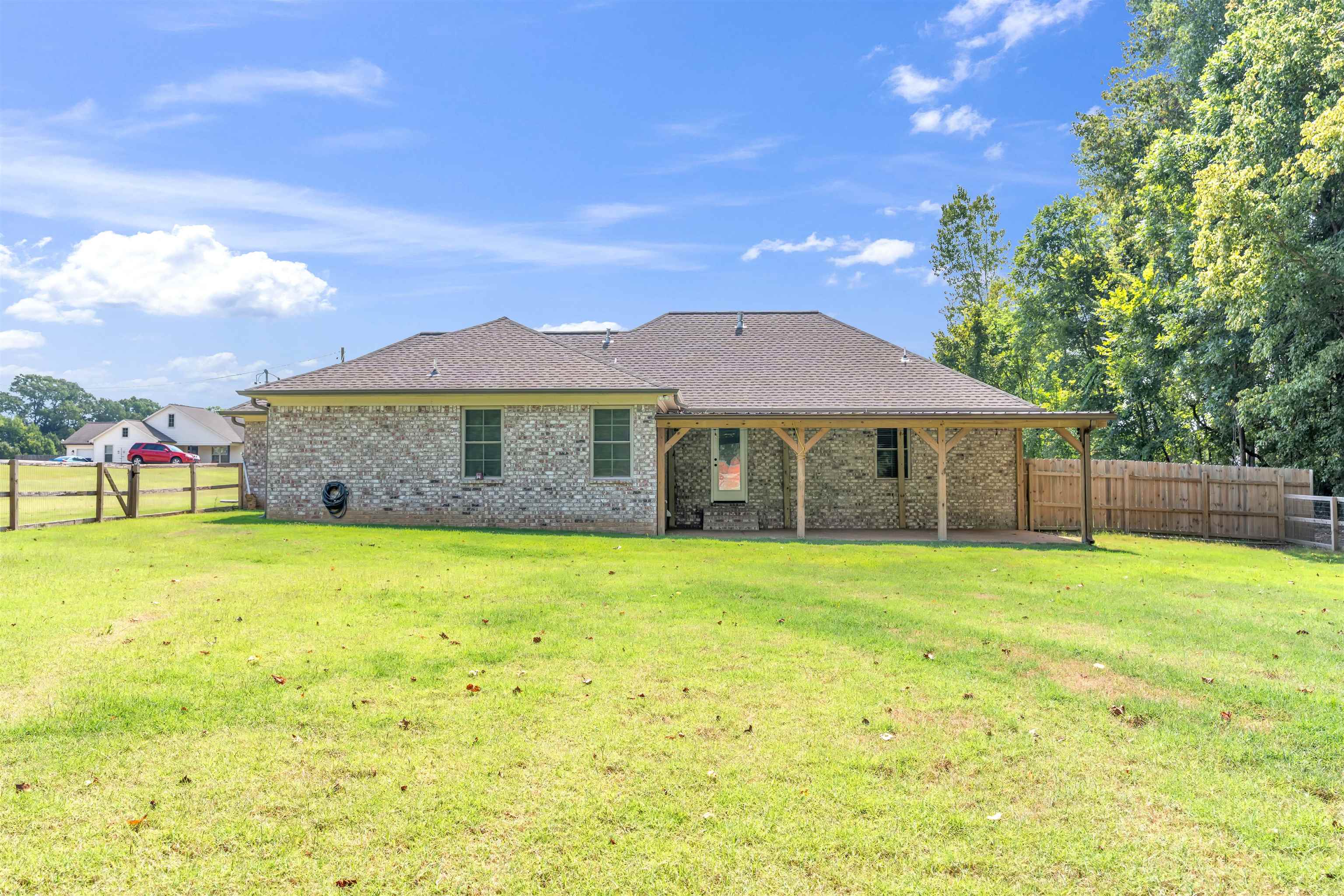 340 LILLIE LN