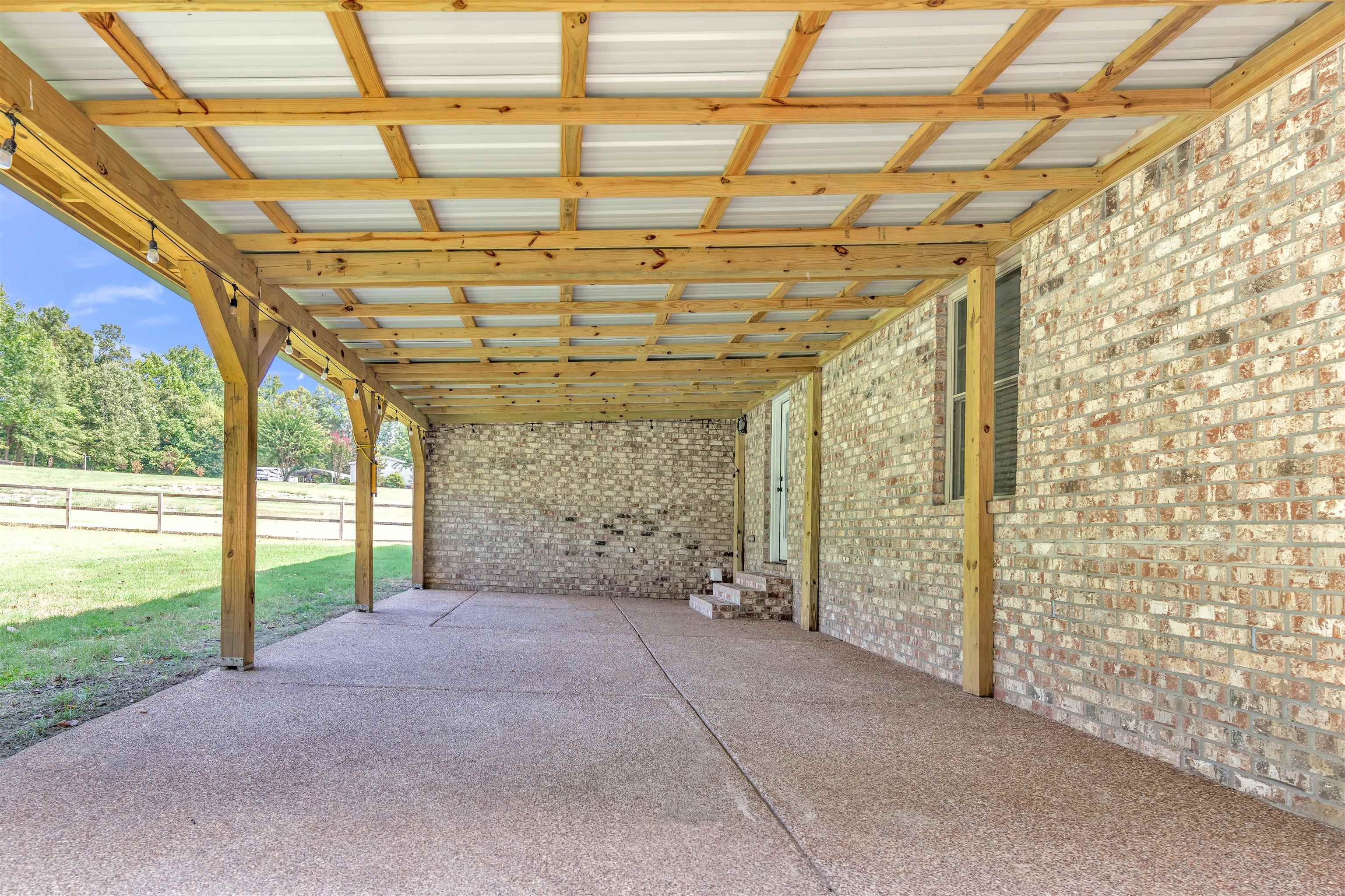 340 LILLIE LN