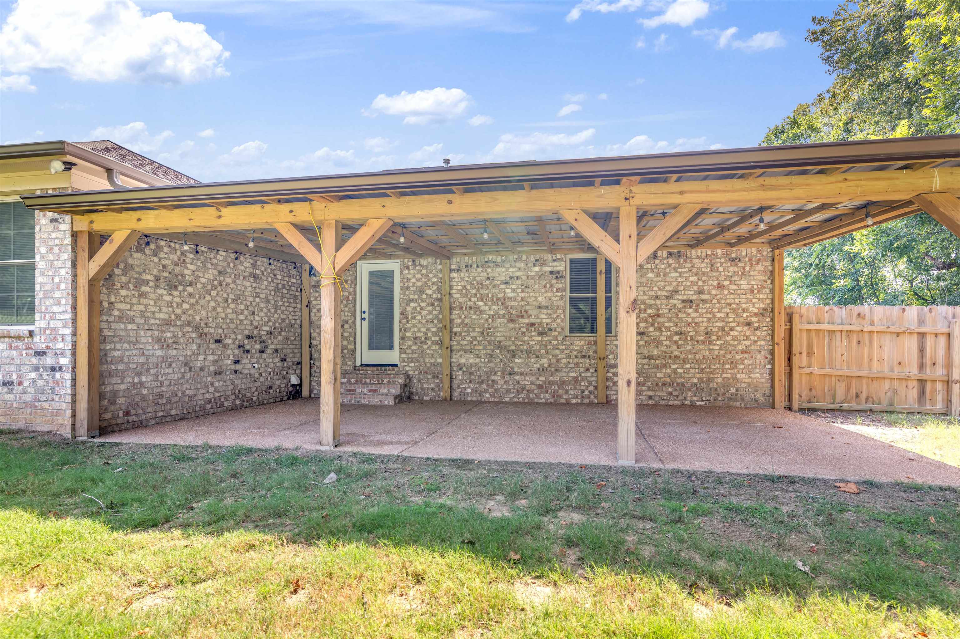 340 LILLIE LN