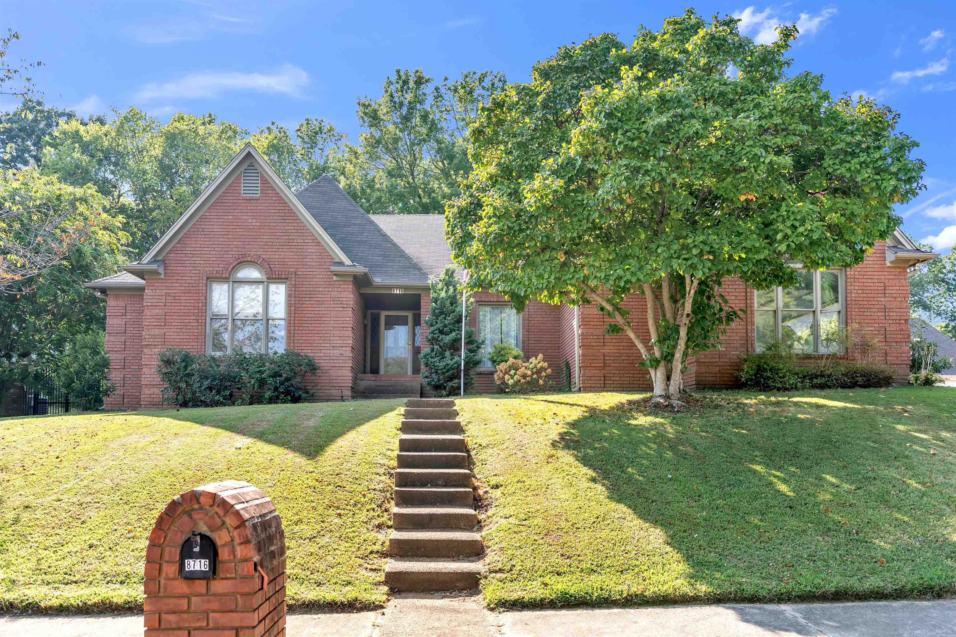 8716 GRANDBURY PL