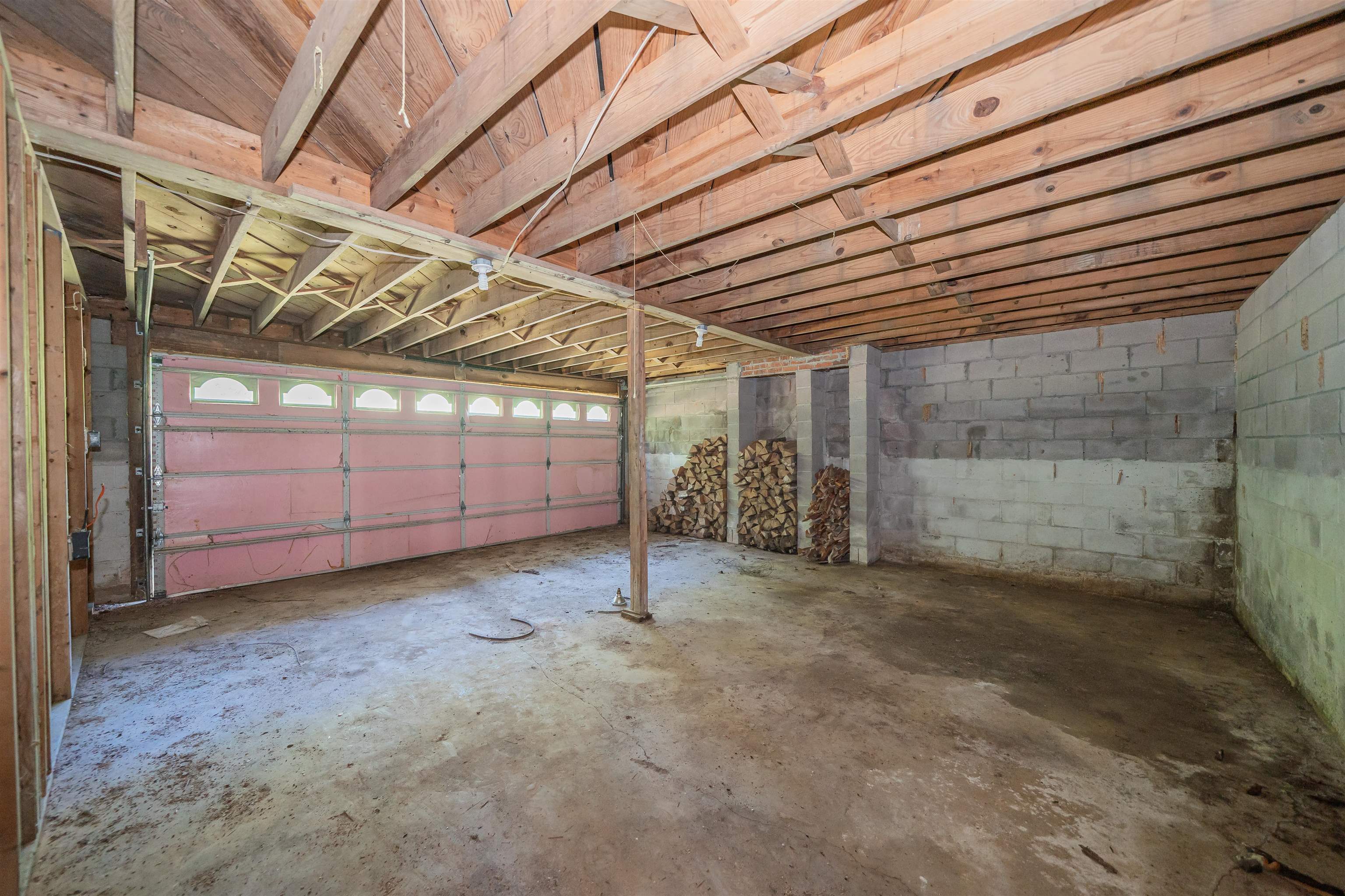 735 CALLAHAN LN