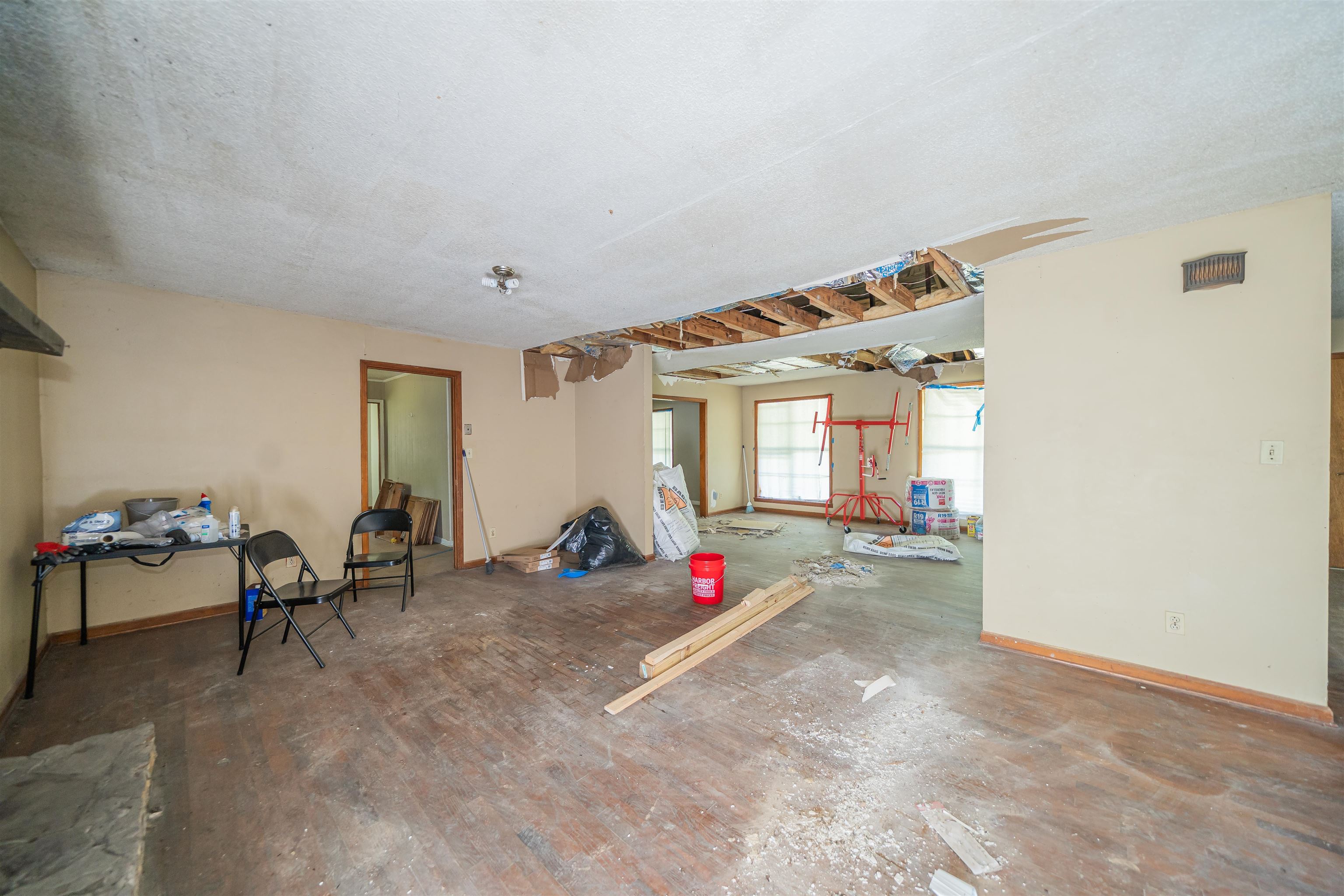 735 CALLAHAN LN