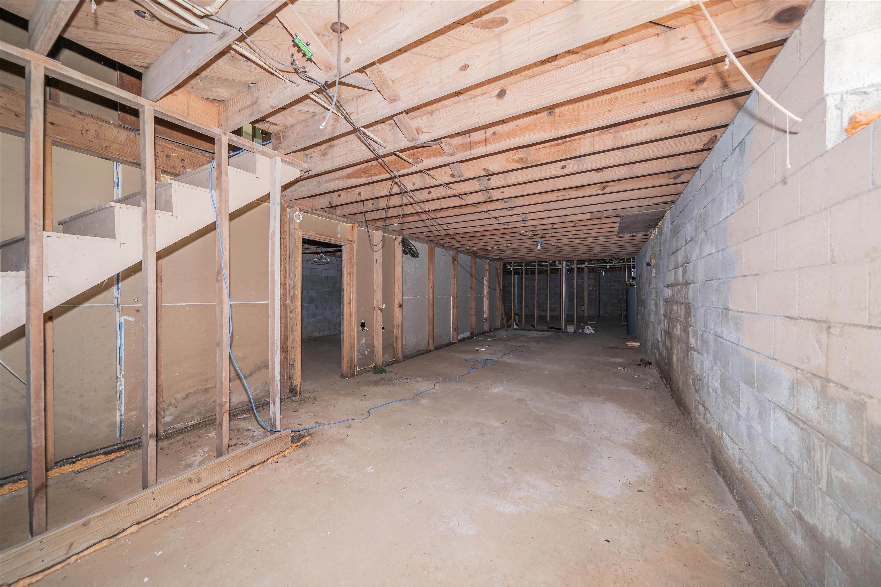 735 CALLAHAN LN