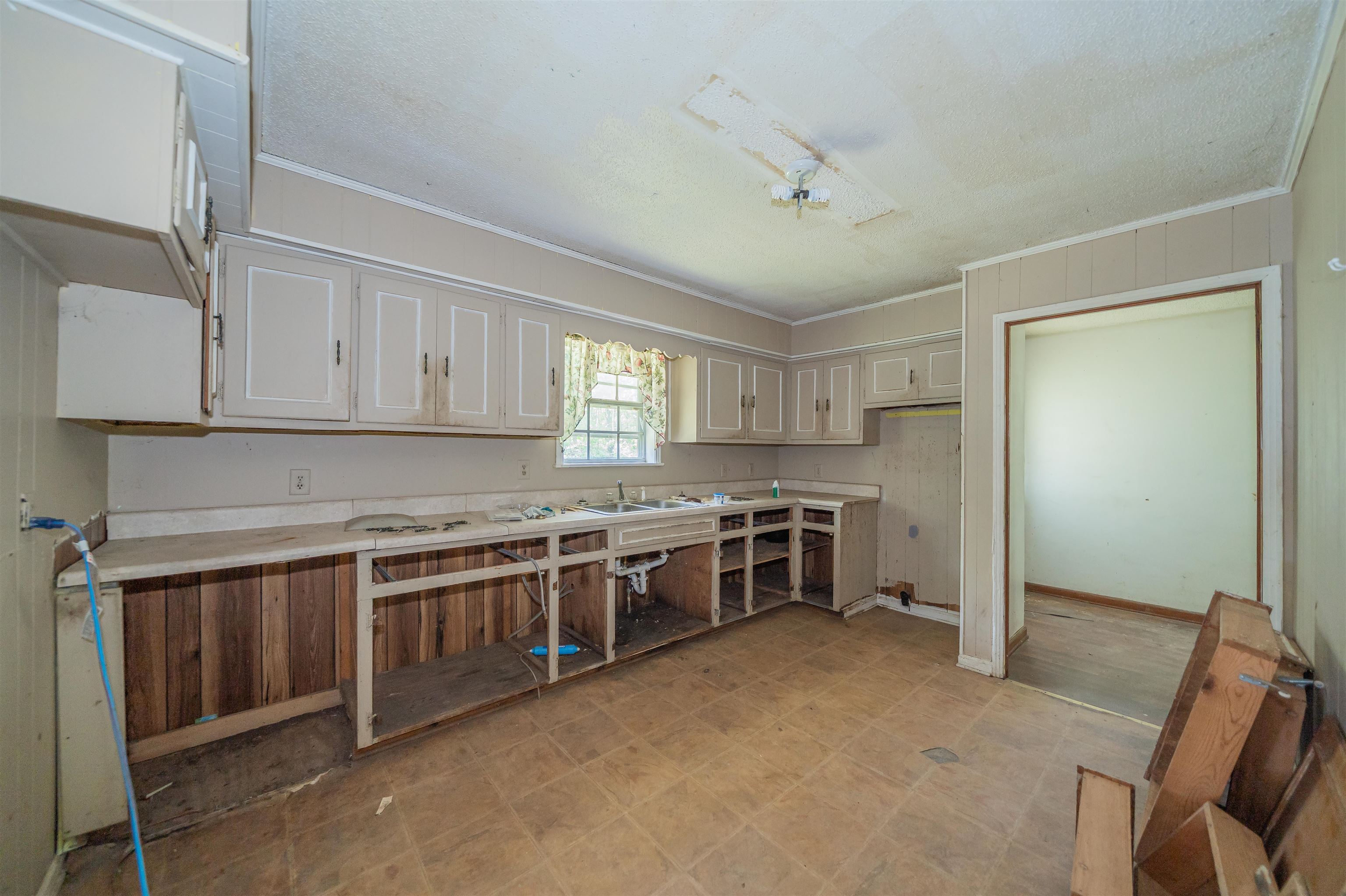 735 CALLAHAN LN