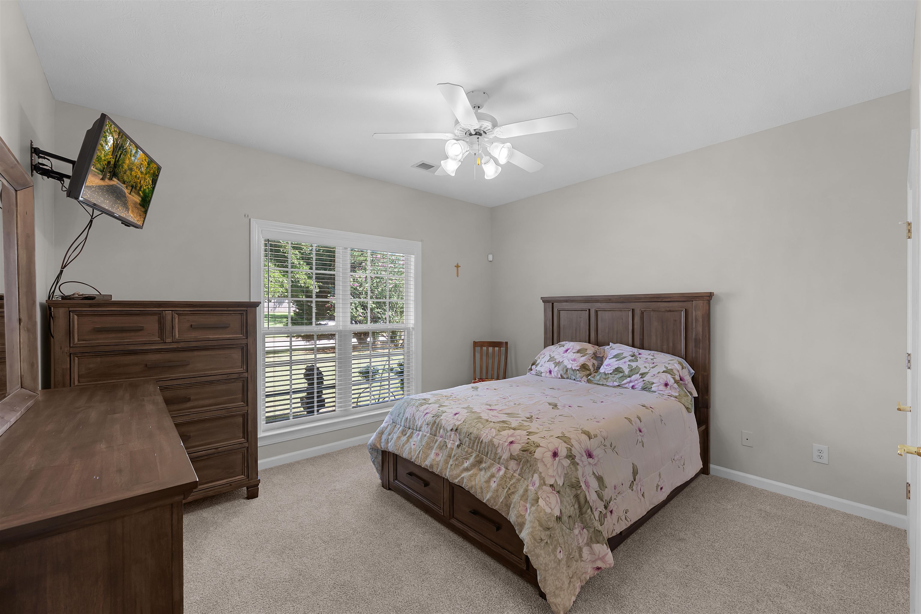 98 WENTWORTH DR
