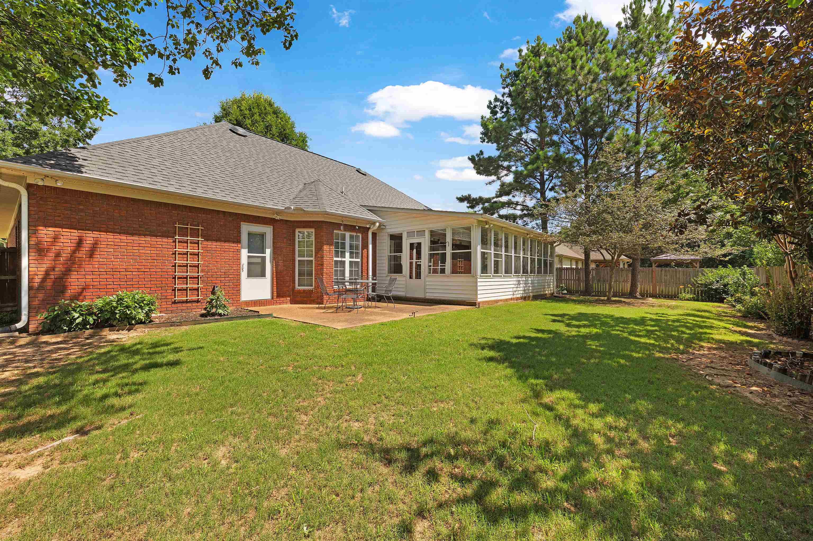 98 WENTWORTH DR