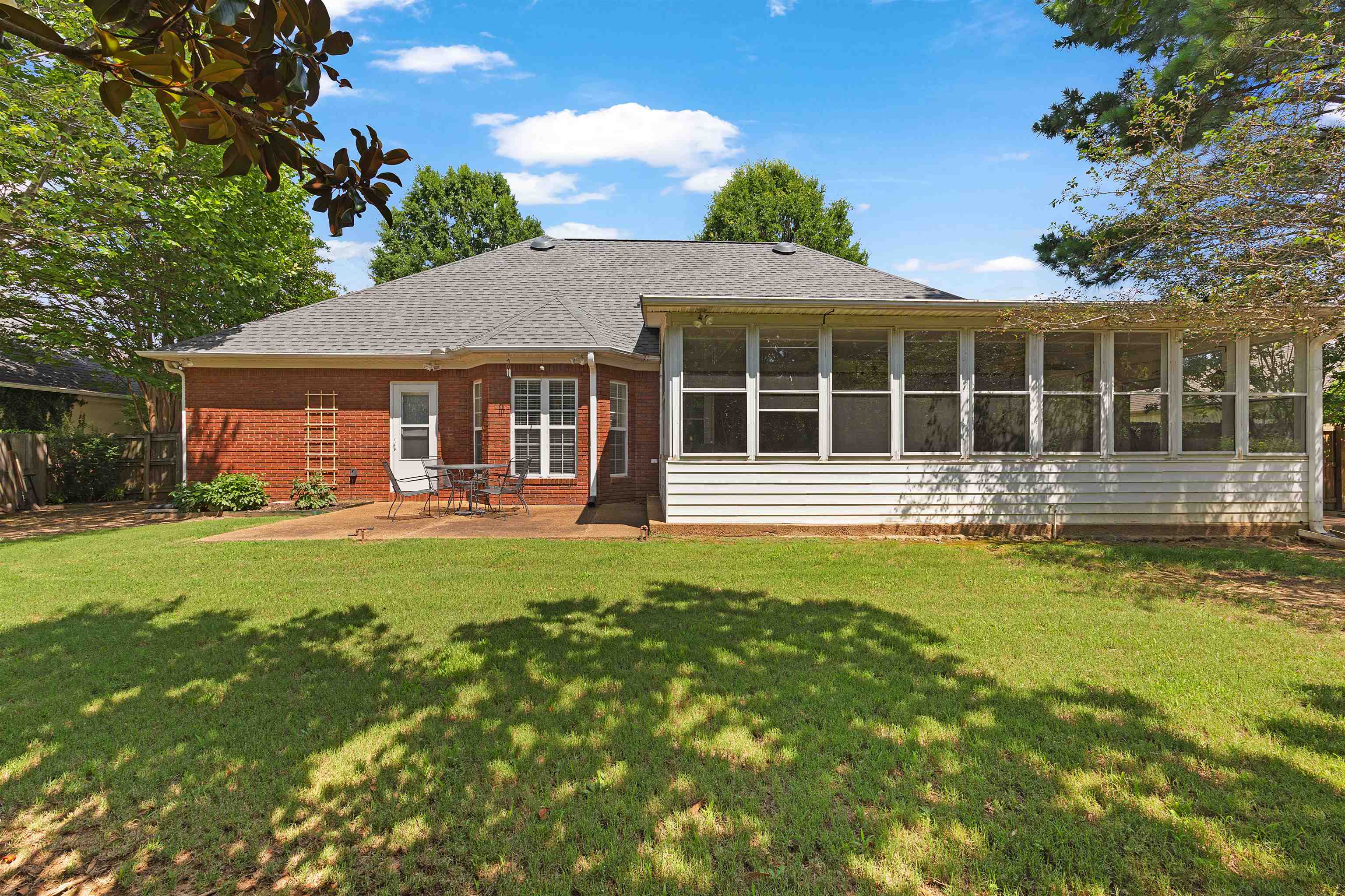 98 WENTWORTH DR