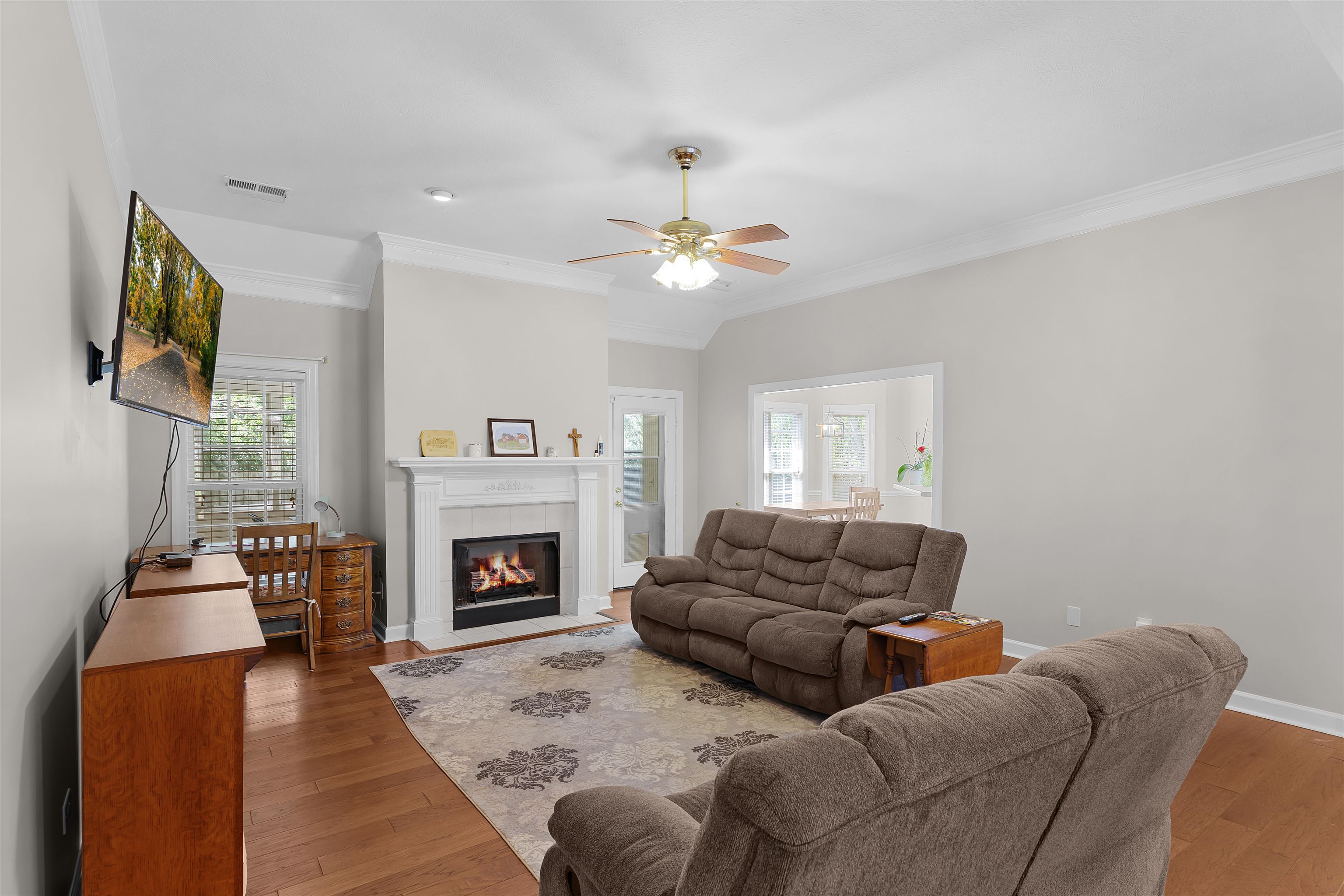 98 WENTWORTH DR