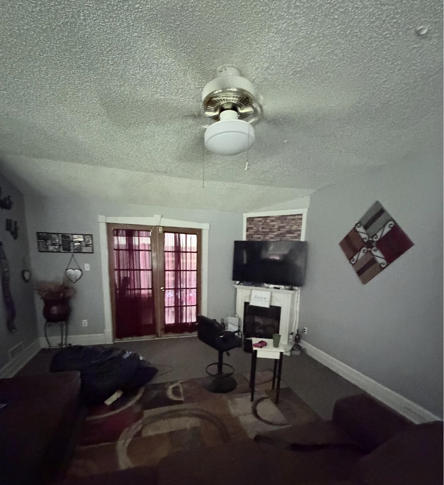 196 TURNER LN