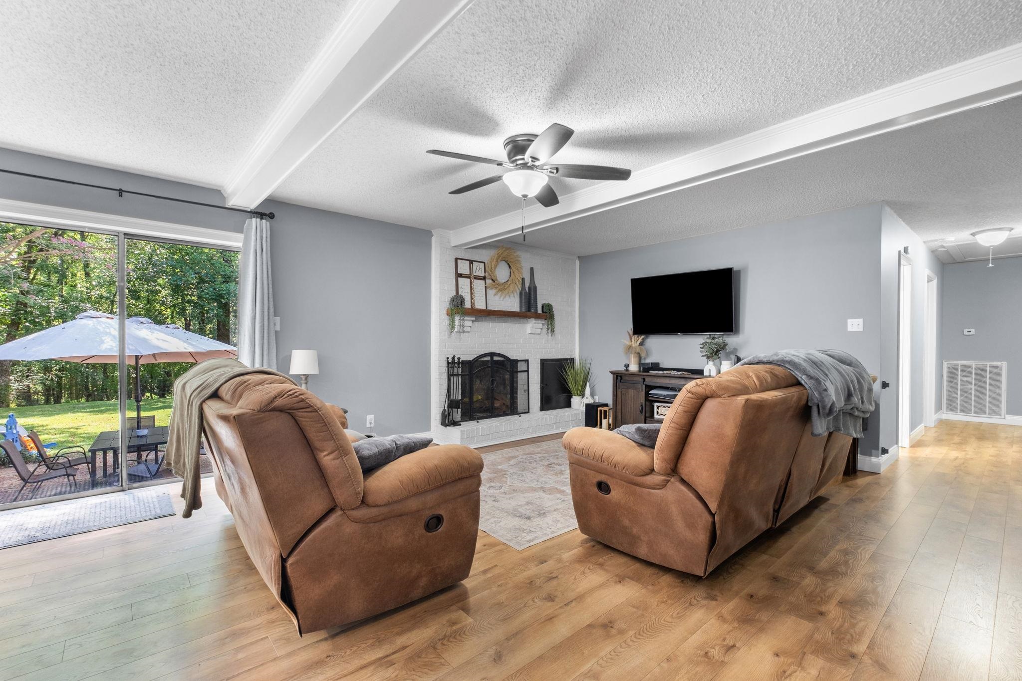 1569 TIPTON RD