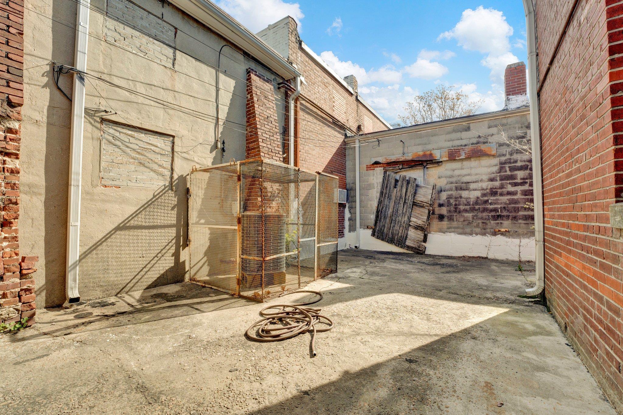 2461 CHELSEA AVE