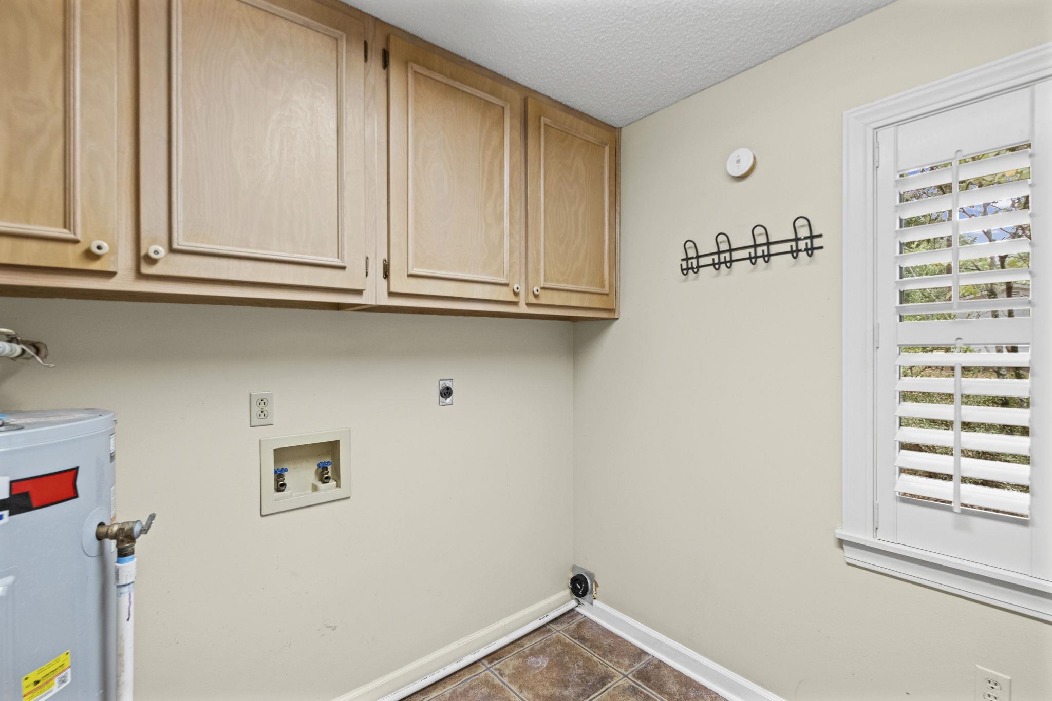 1524 GARLAND DR