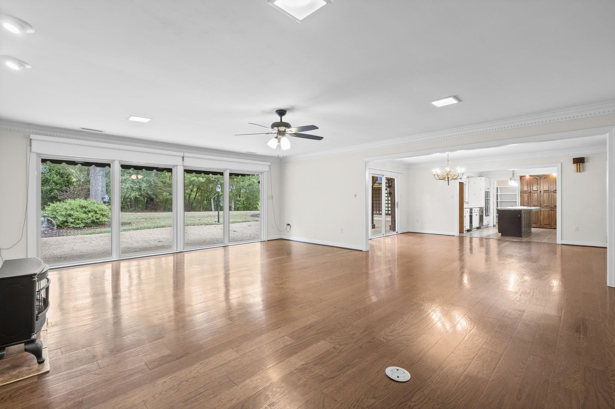1524 GARLAND DR