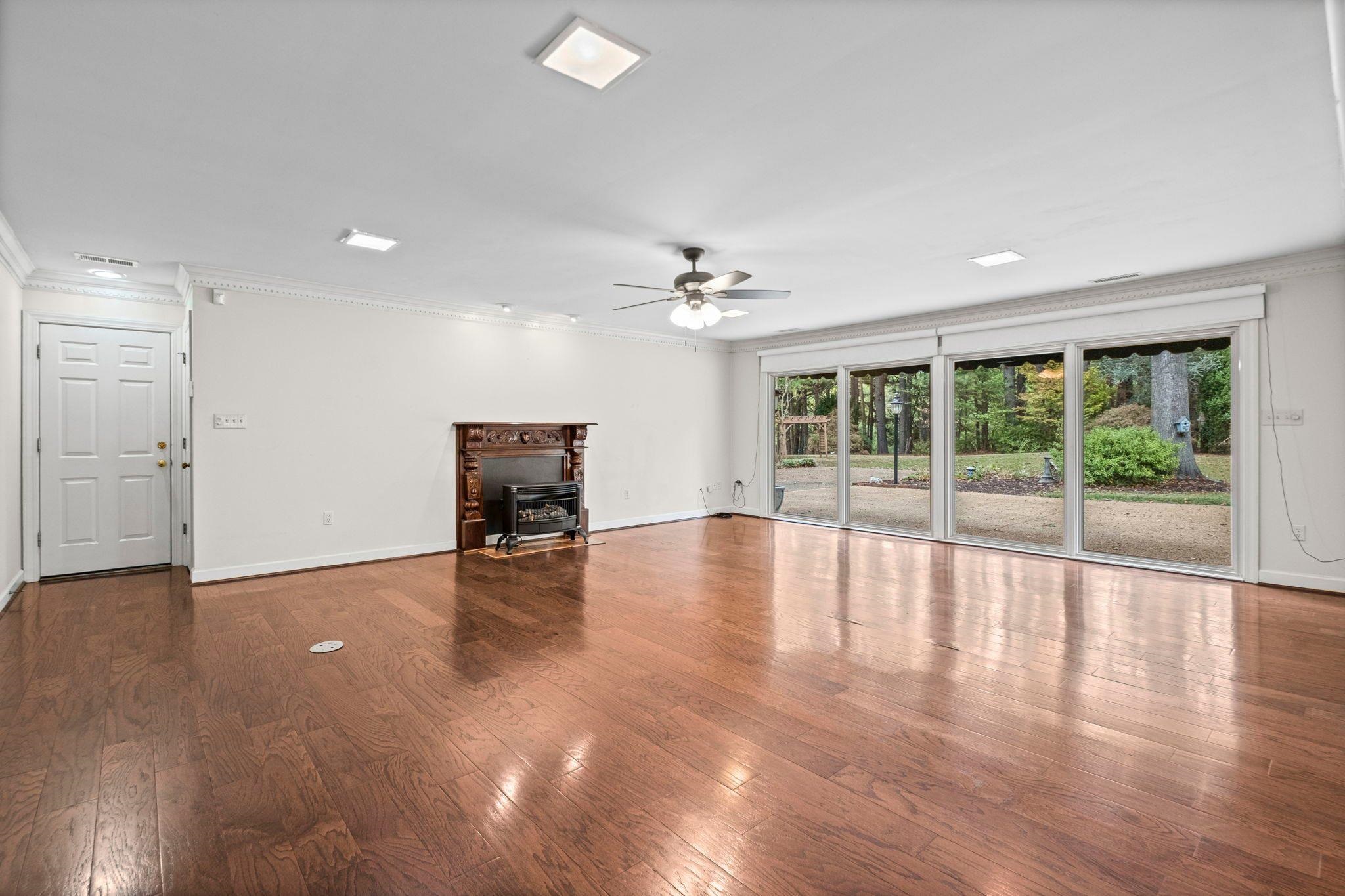 1524 GARLAND DR