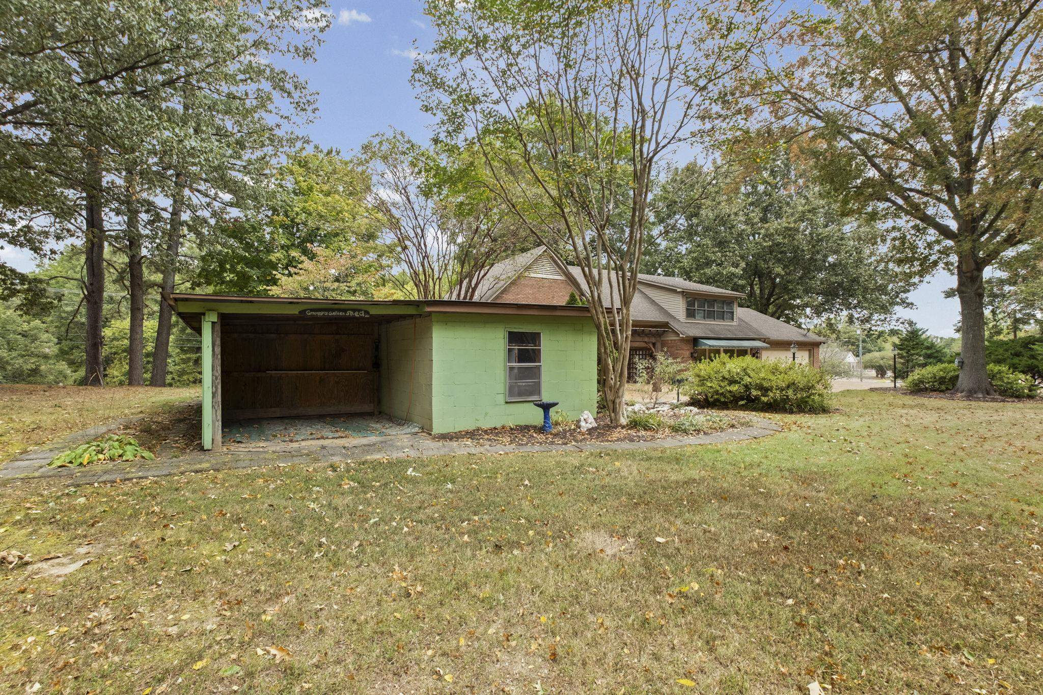 1524 GARLAND DR