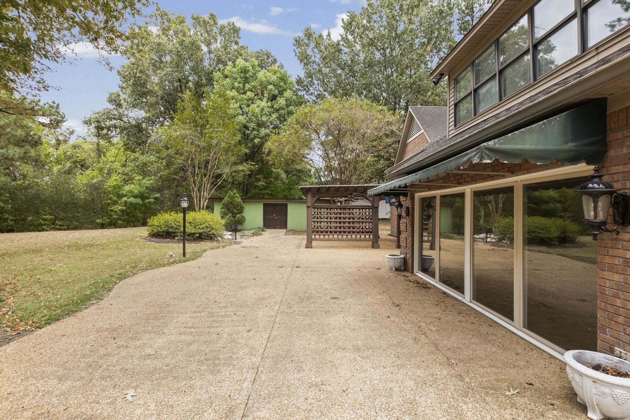 1524 GARLAND DR