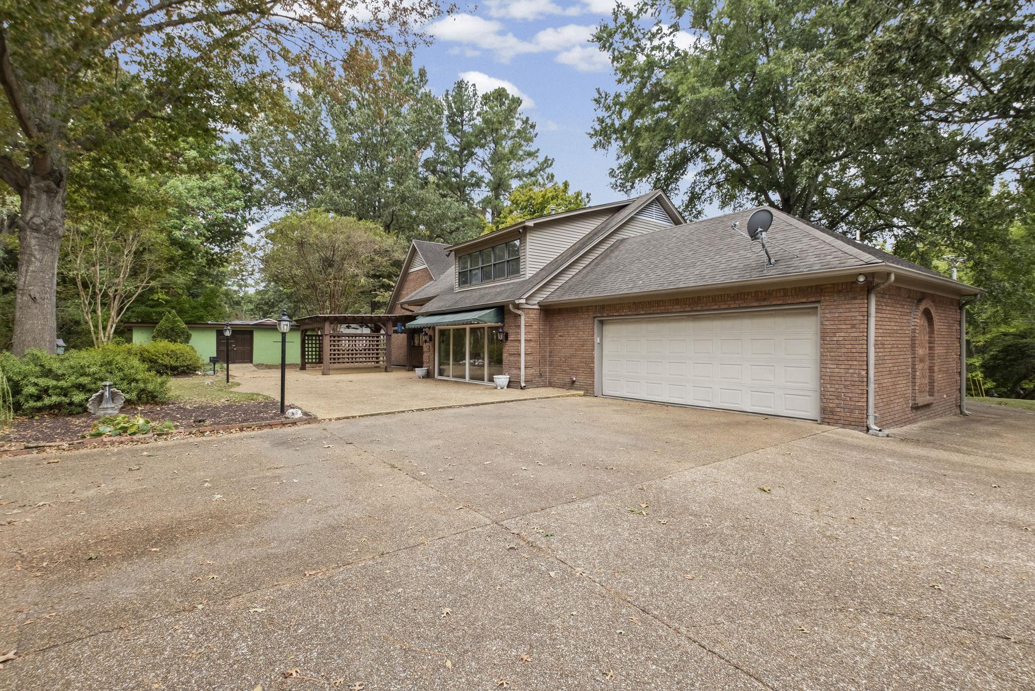 1524 GARLAND DR