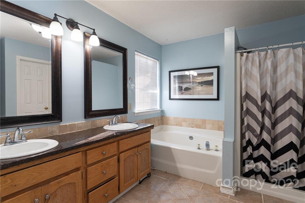 4595 SW Lands End Court