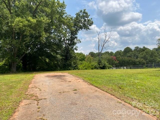 2581 Raintree Street