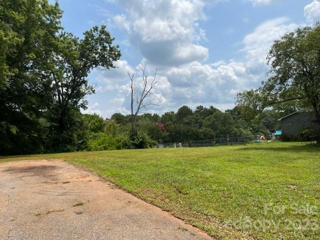 2581 Raintree Street