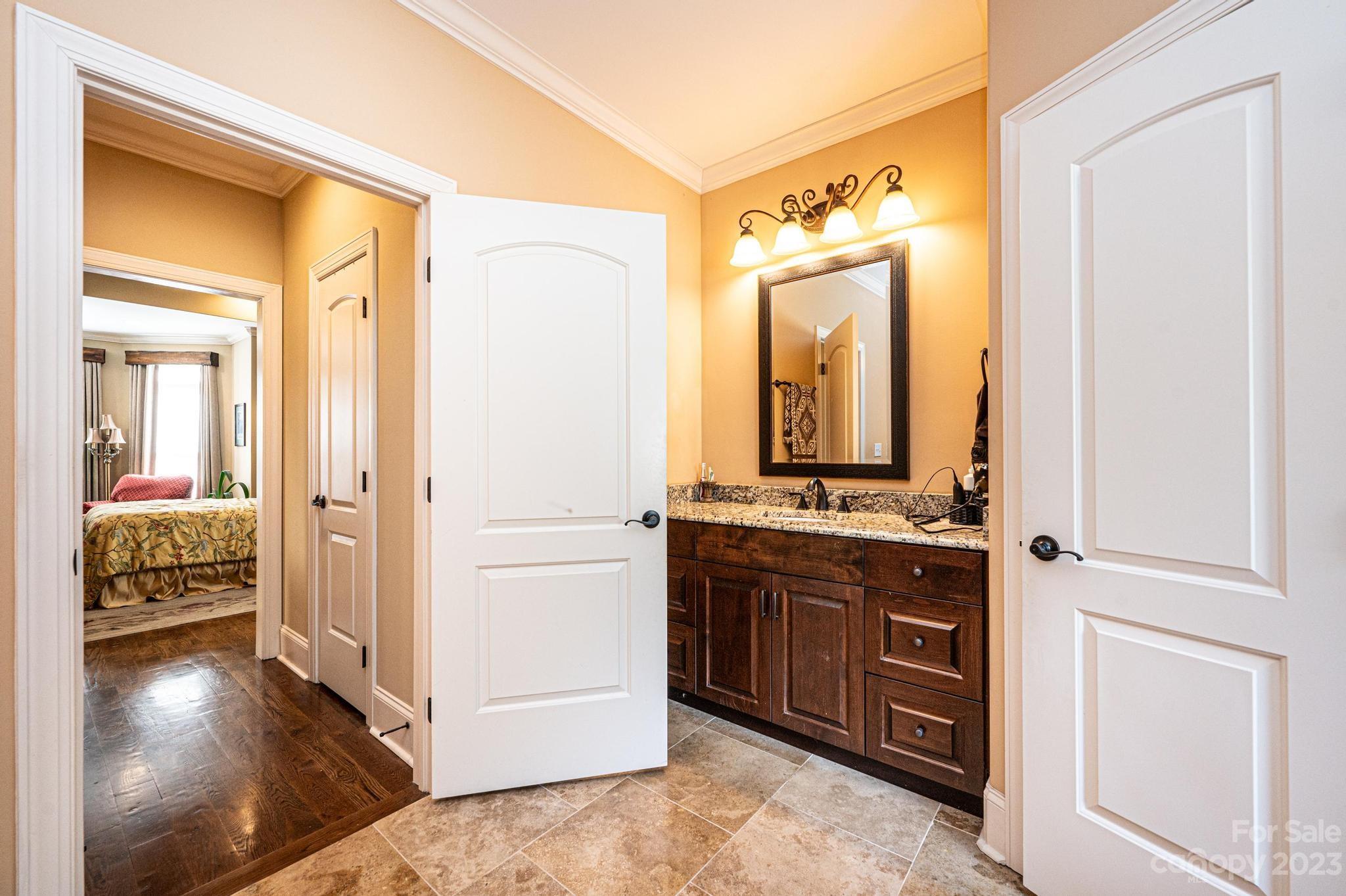 1005 10th Avenue Drive NW