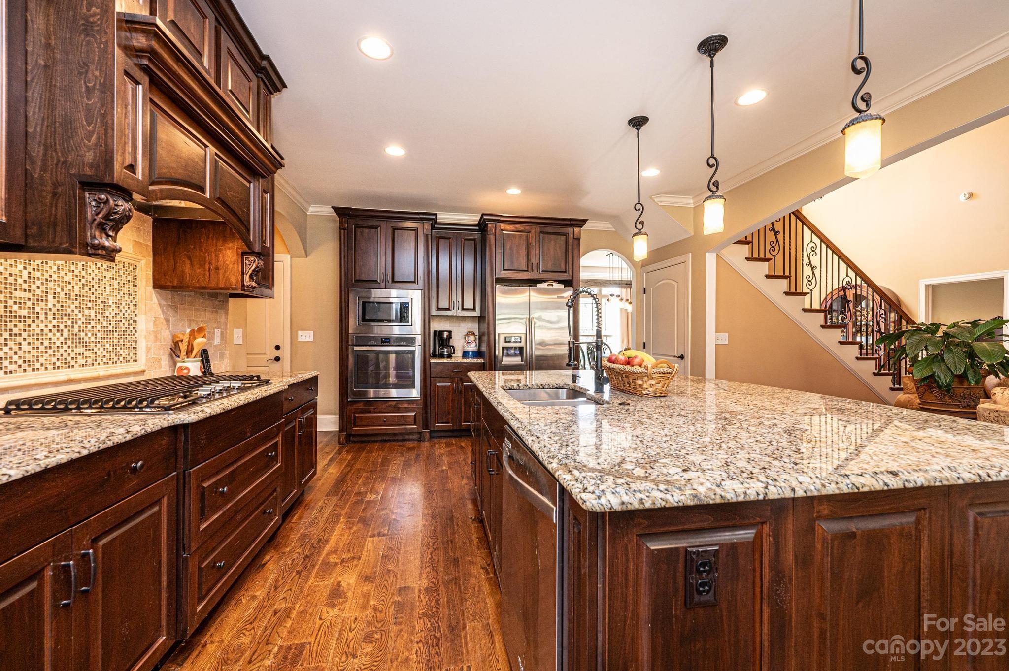 1005 10th Avenue Drive NW