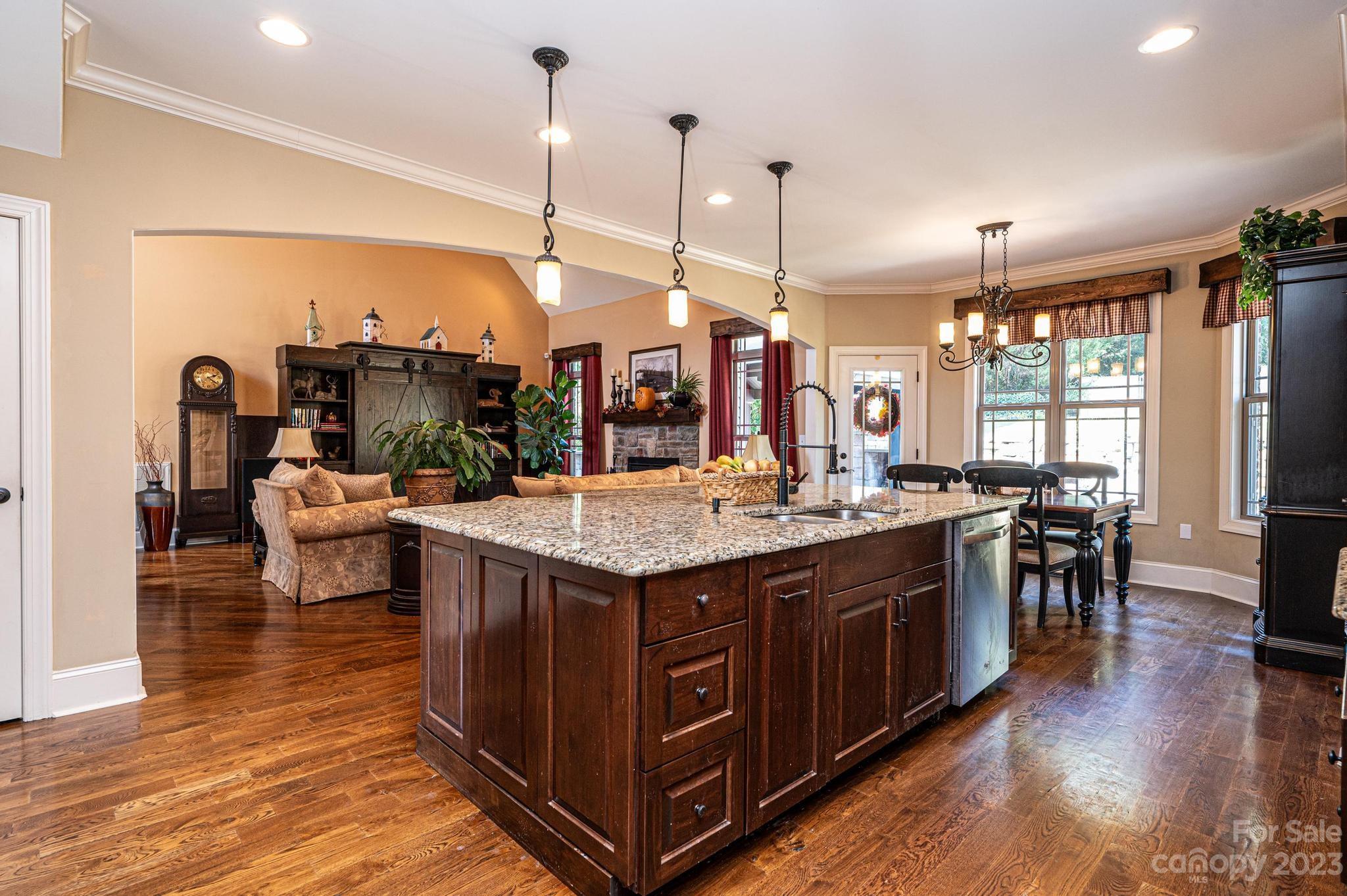 1005 10th Avenue Drive NW