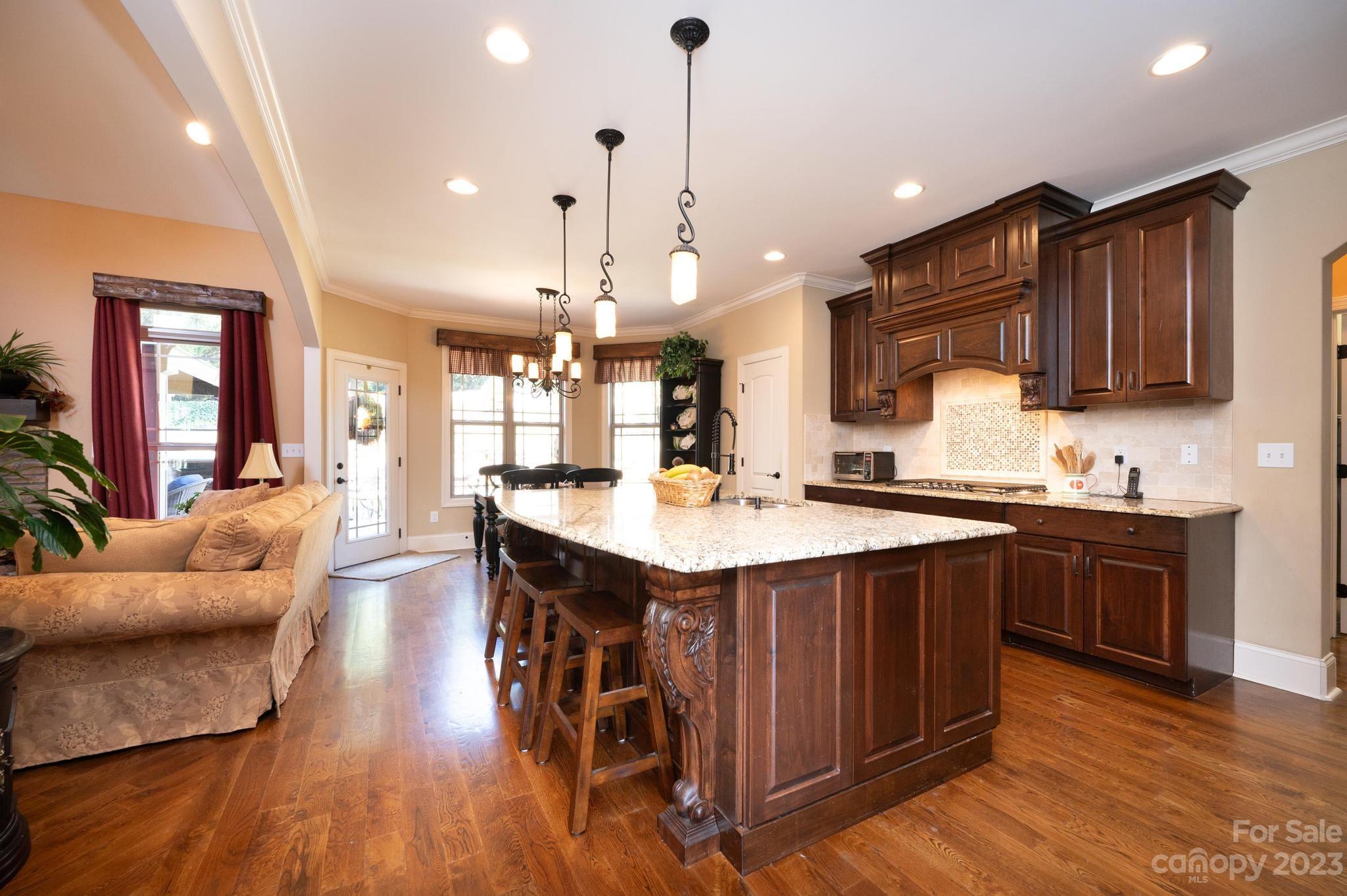 1005 10th Avenue Drive NW