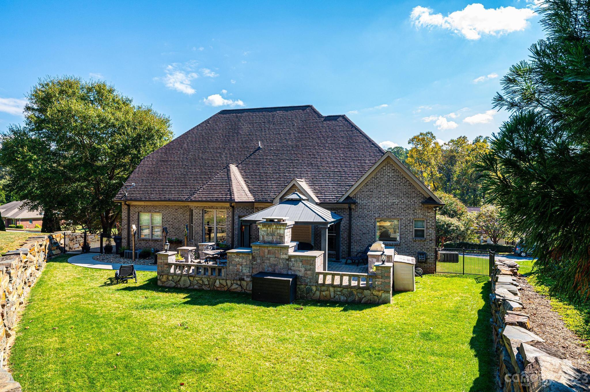 1005 10th Avenue Drive NW